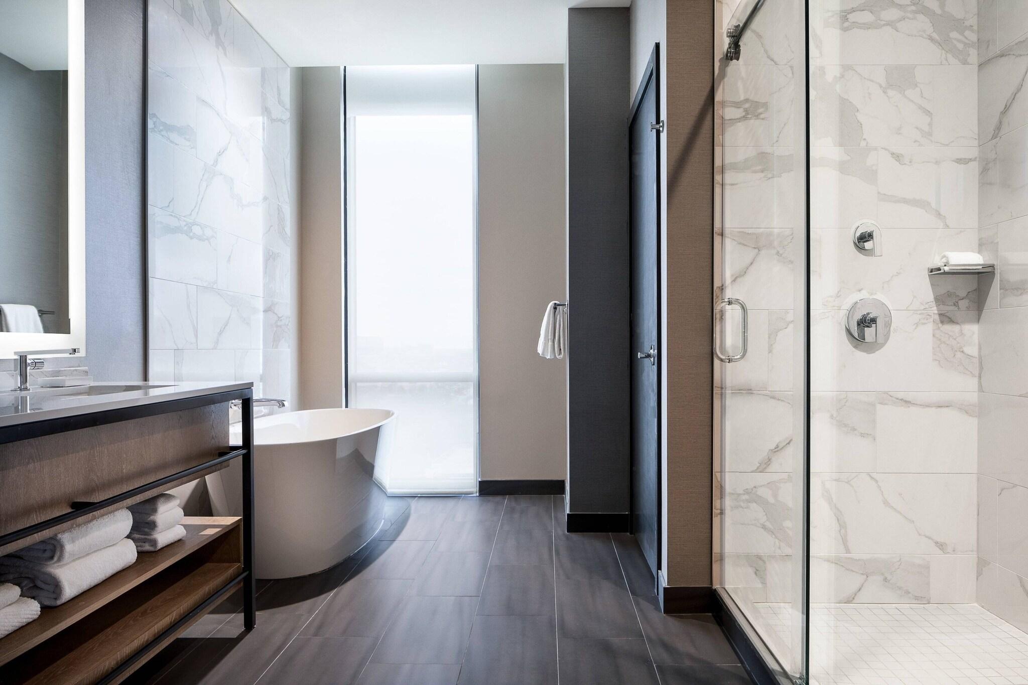 Junior Suite City View King Bed