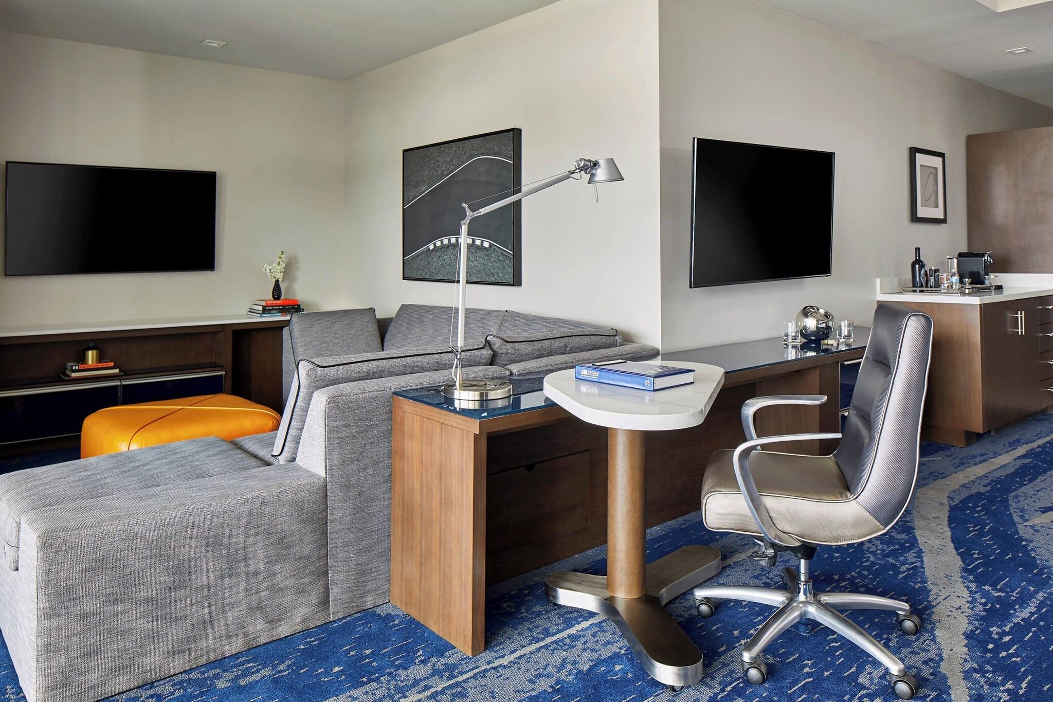 Suite King Bed Smoking