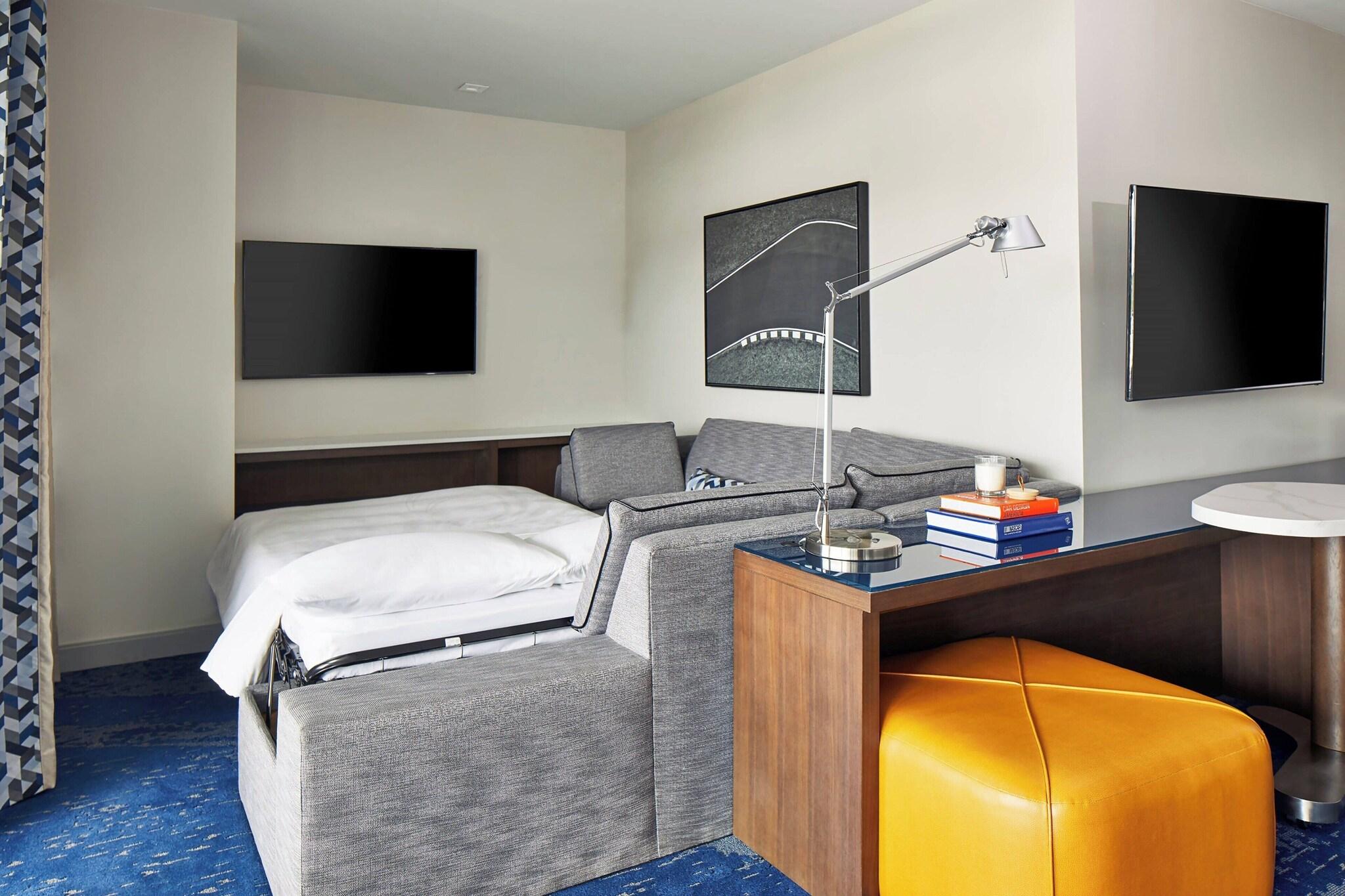 Suite King Bed Smoking