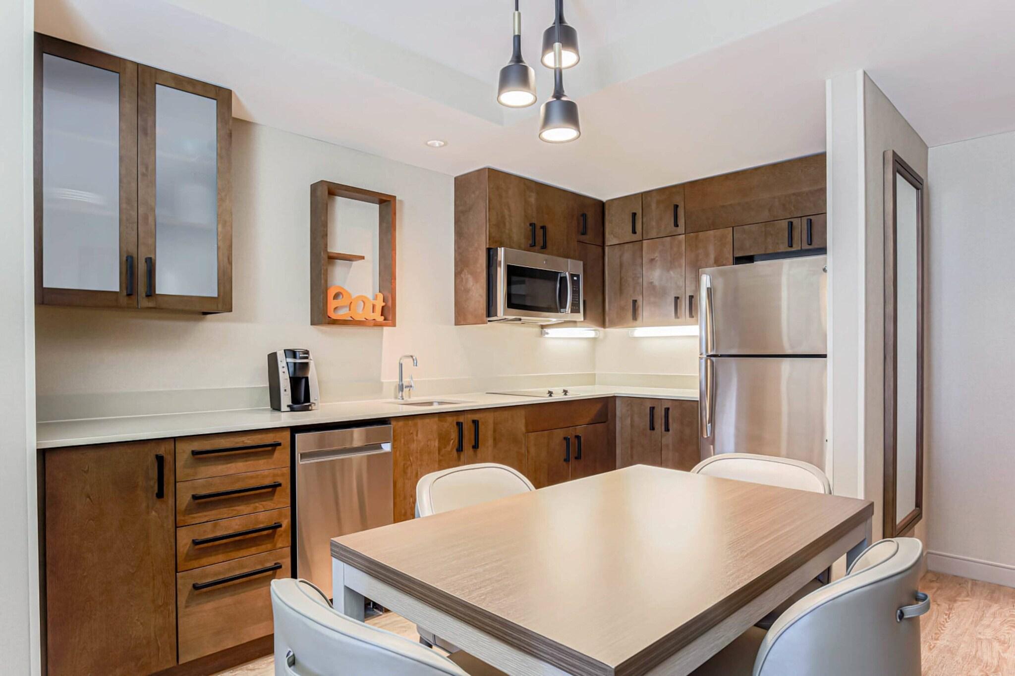 Suite Two Queen Beds One Bedroom