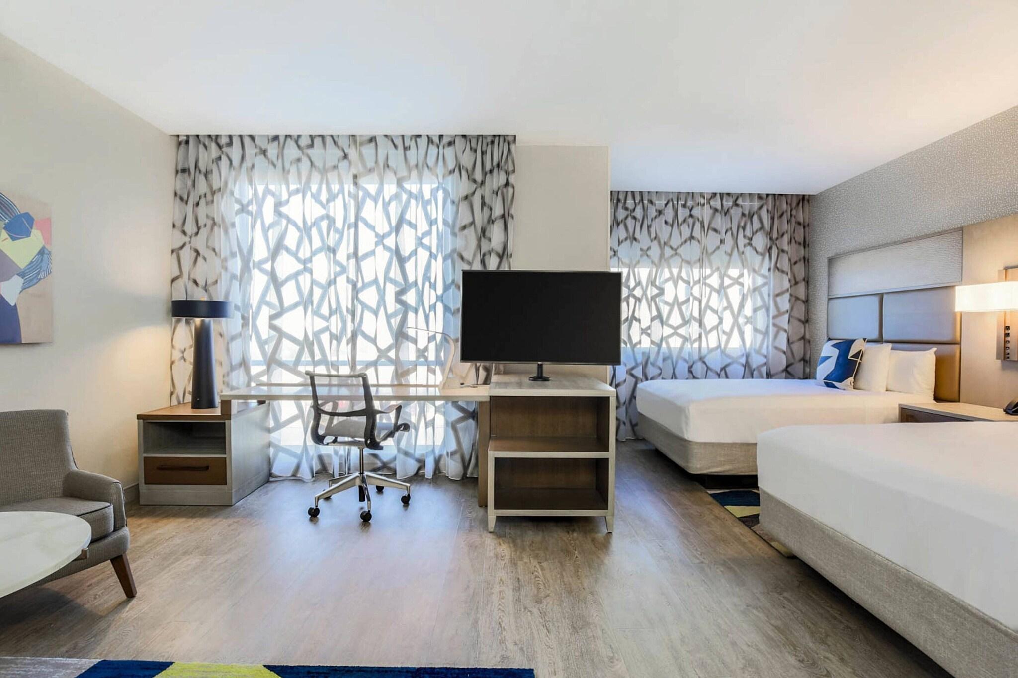 Studio Two Queen Beds