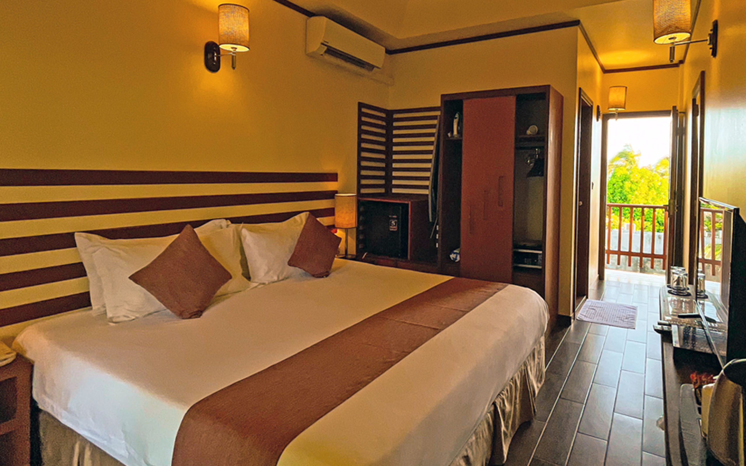 Double or Twin Deluxe with Balcony