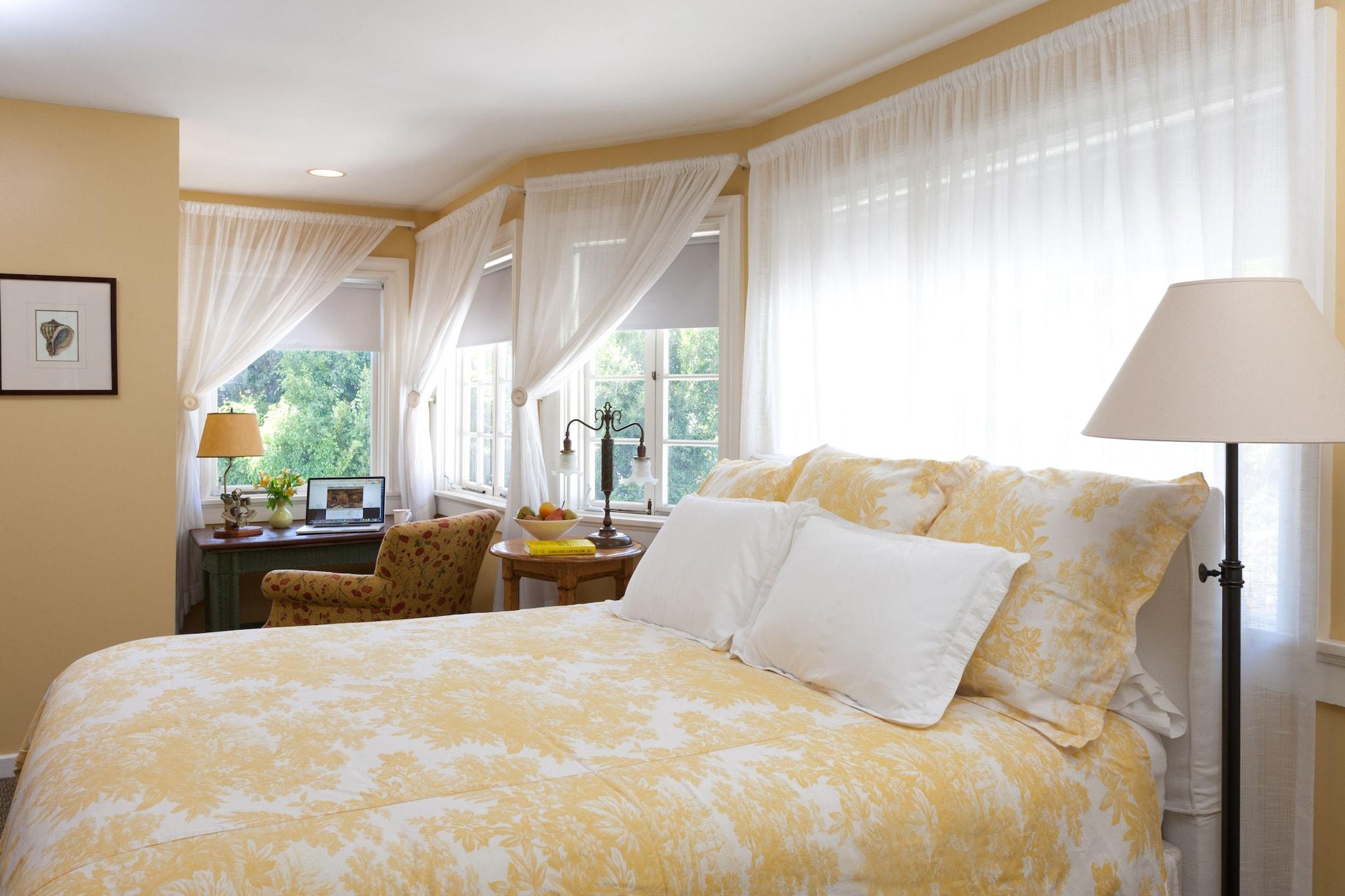 Double Deluxe King Bed