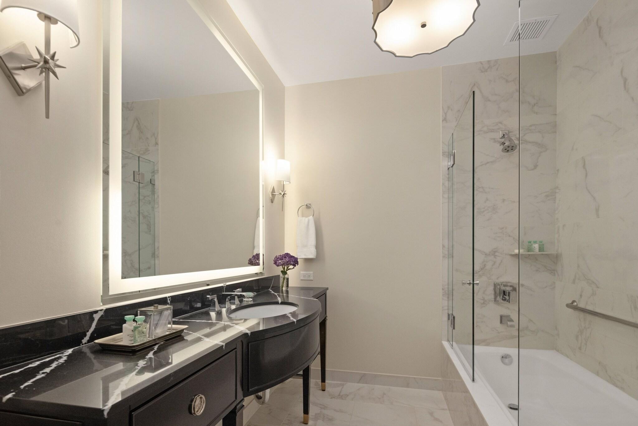 Suite City View King Bed