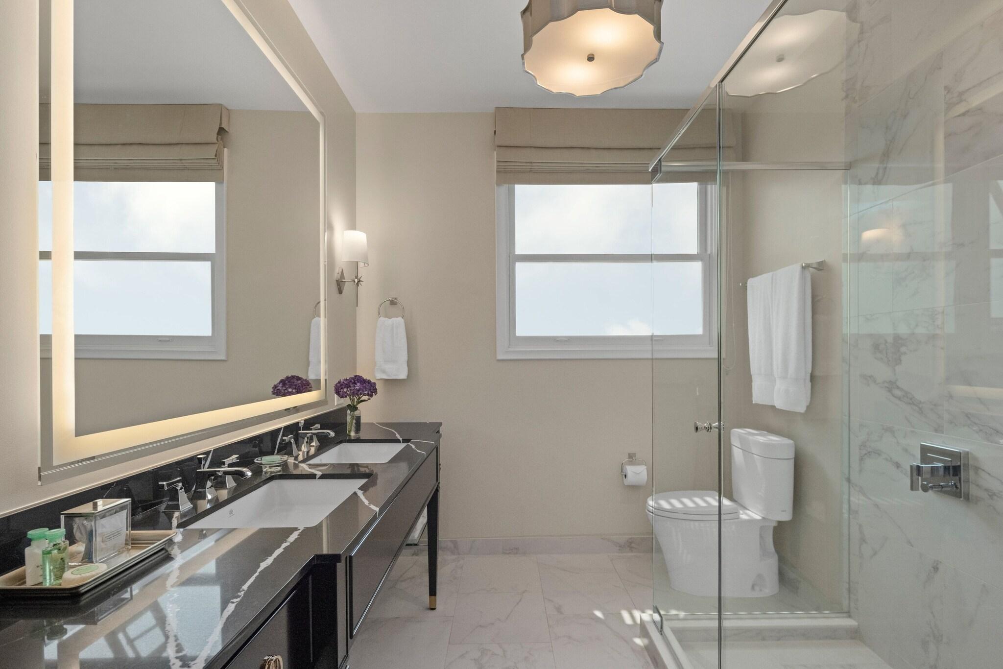 Suite City View King Bed