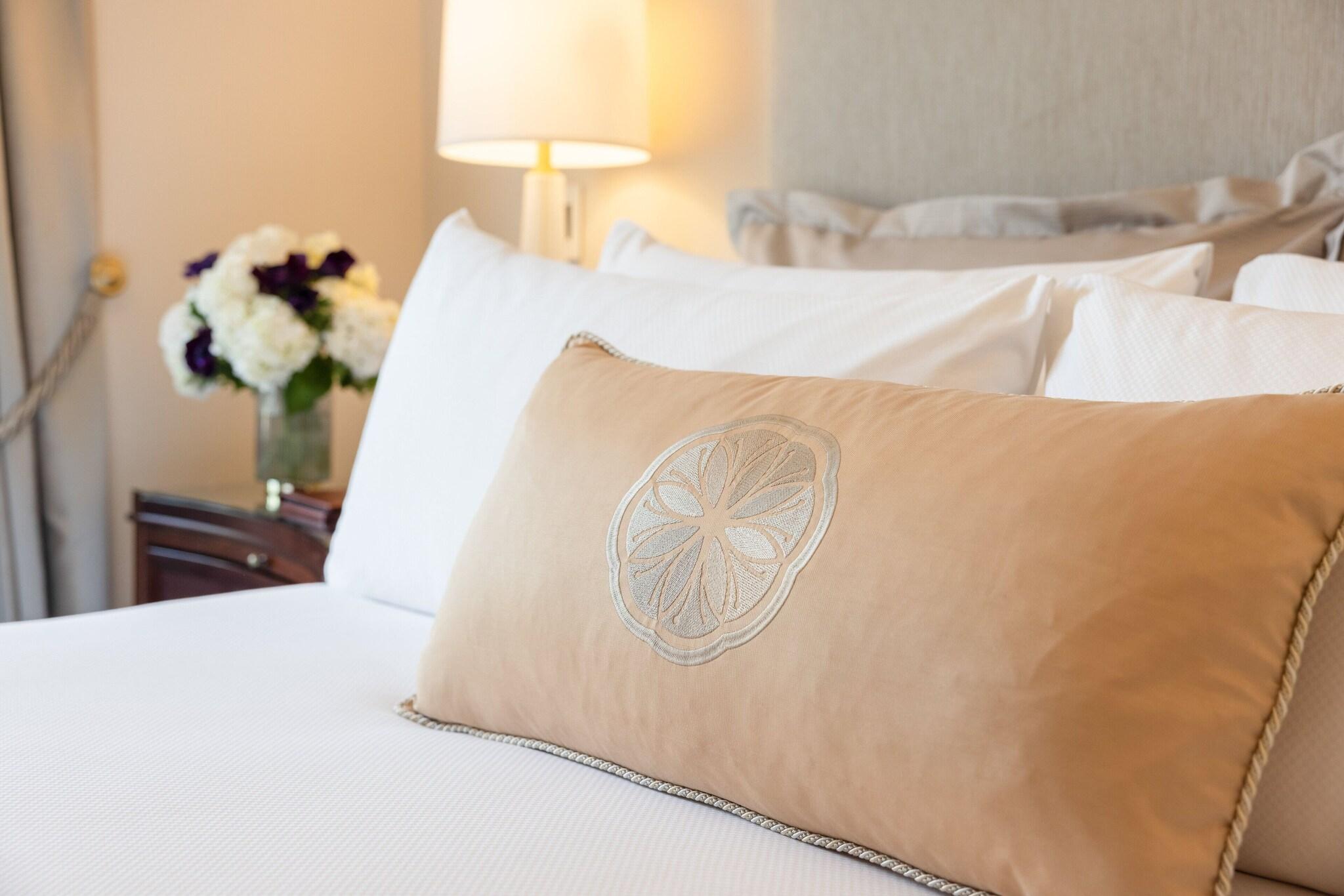 Suite City View King Bed