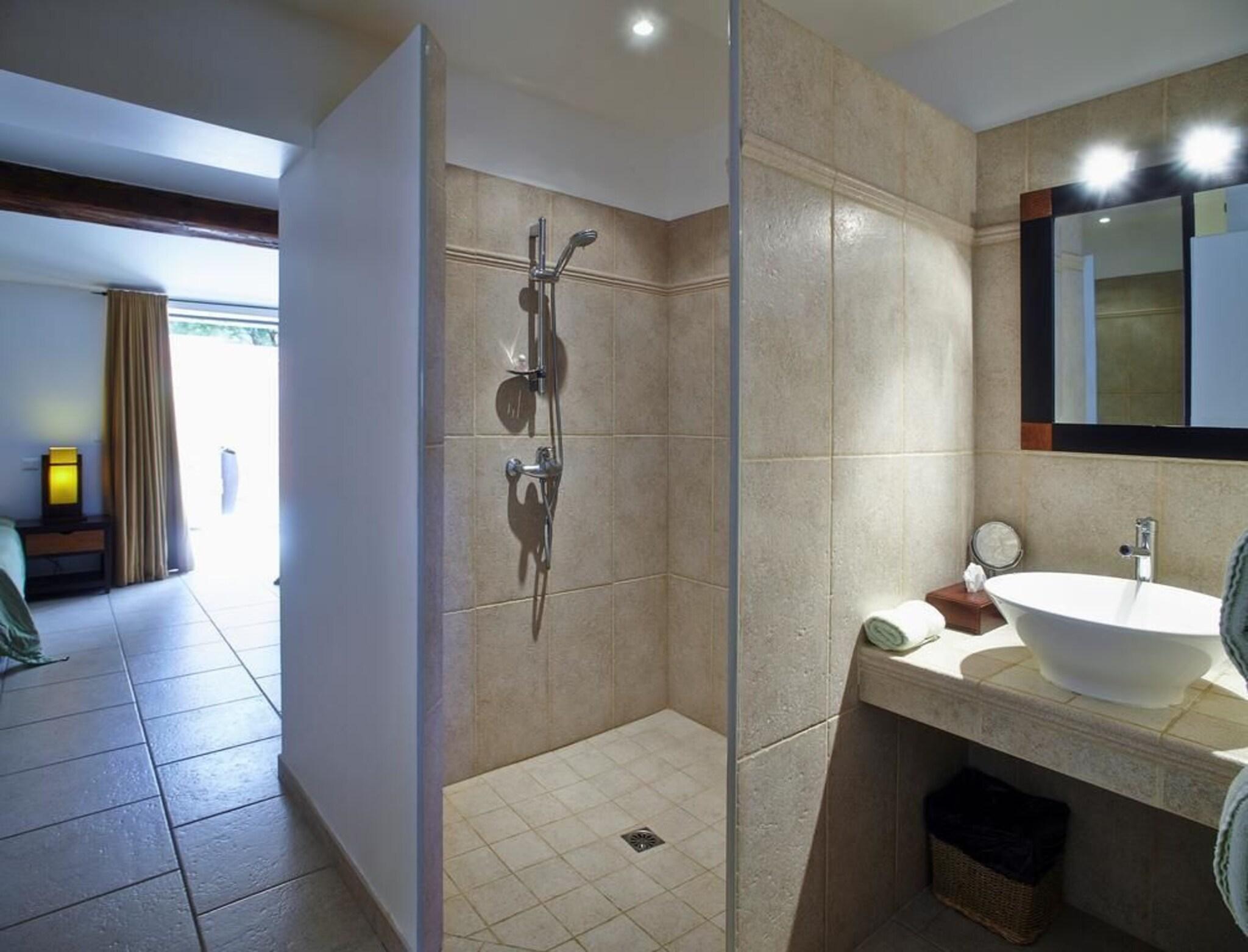 Double Queen Size Bed