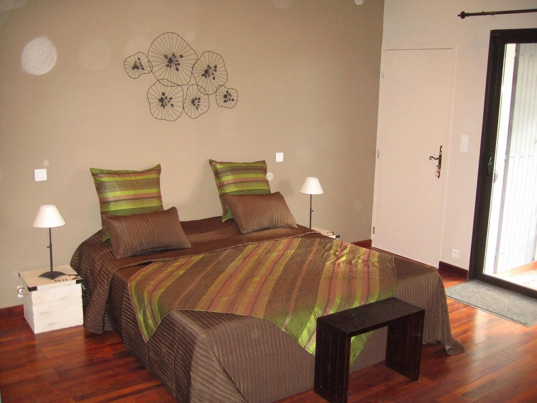 Junior Suite Queen Size Bed