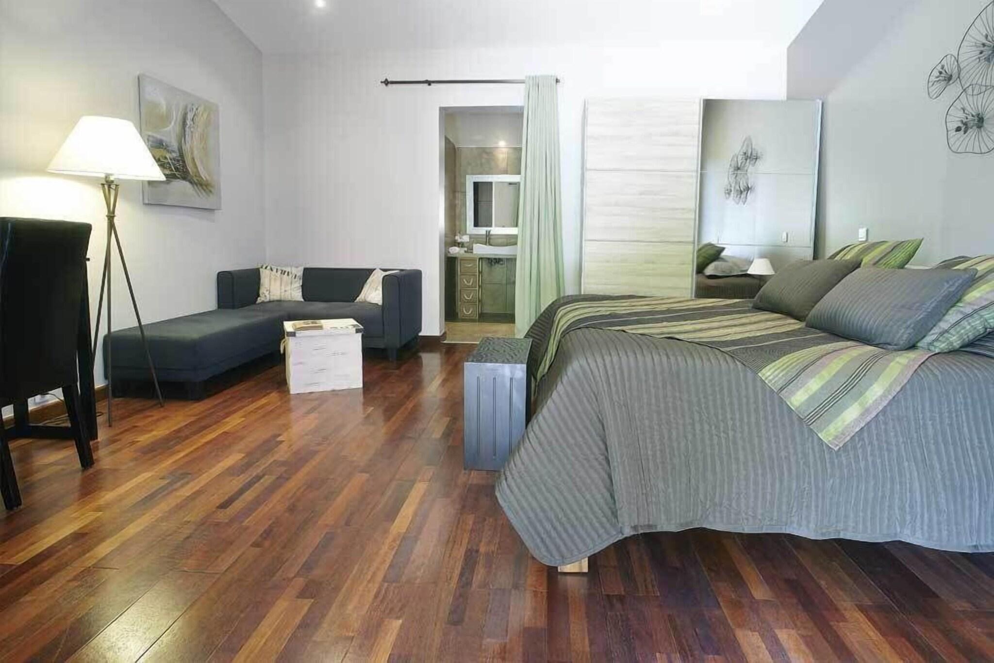 Junior Suite Queen Size Bed