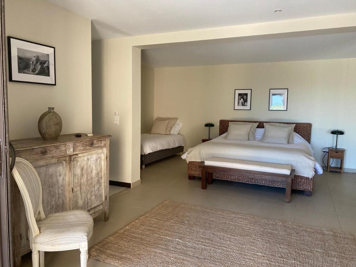 Quadruple Queen Size Bed