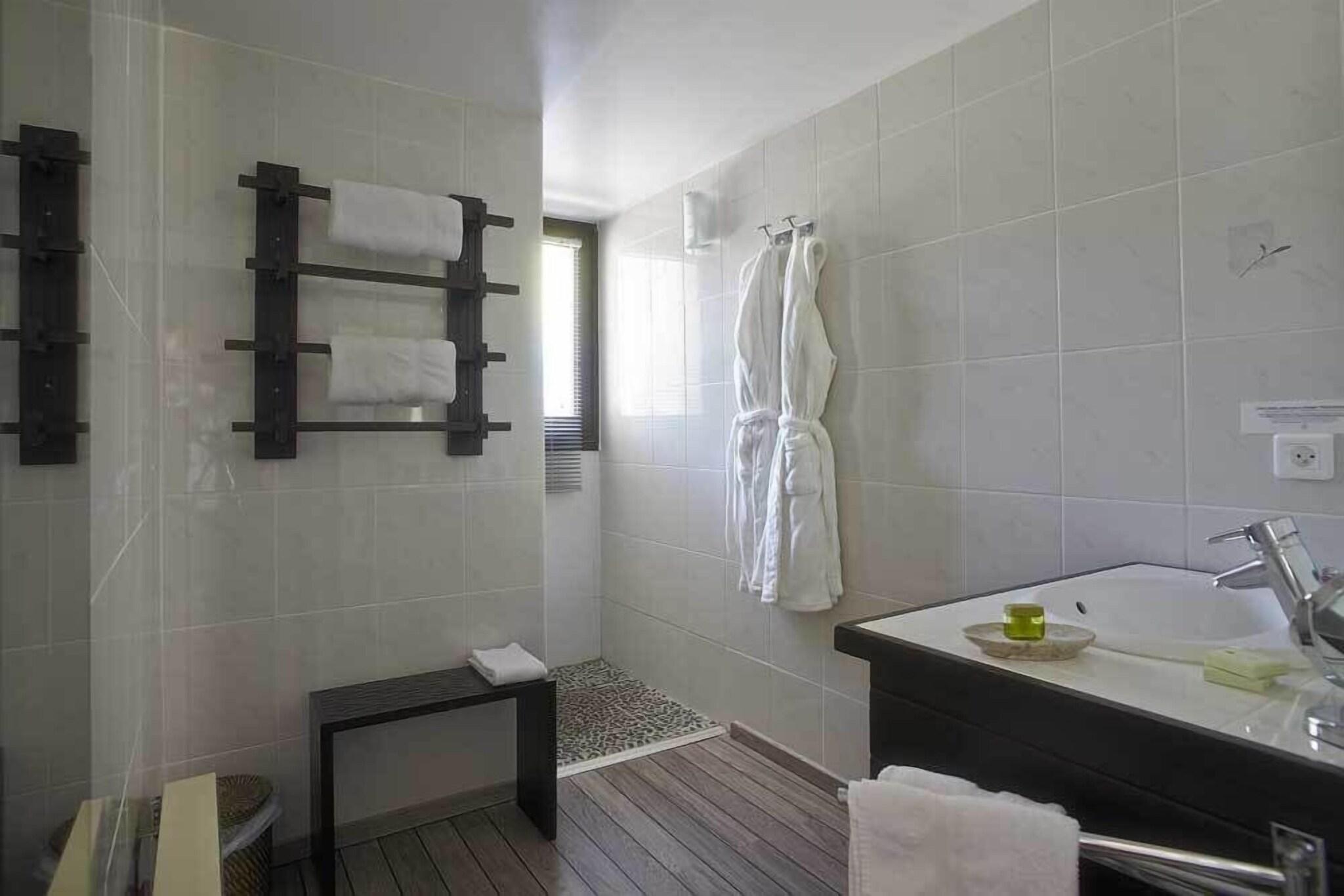 Double Queen Size Bed