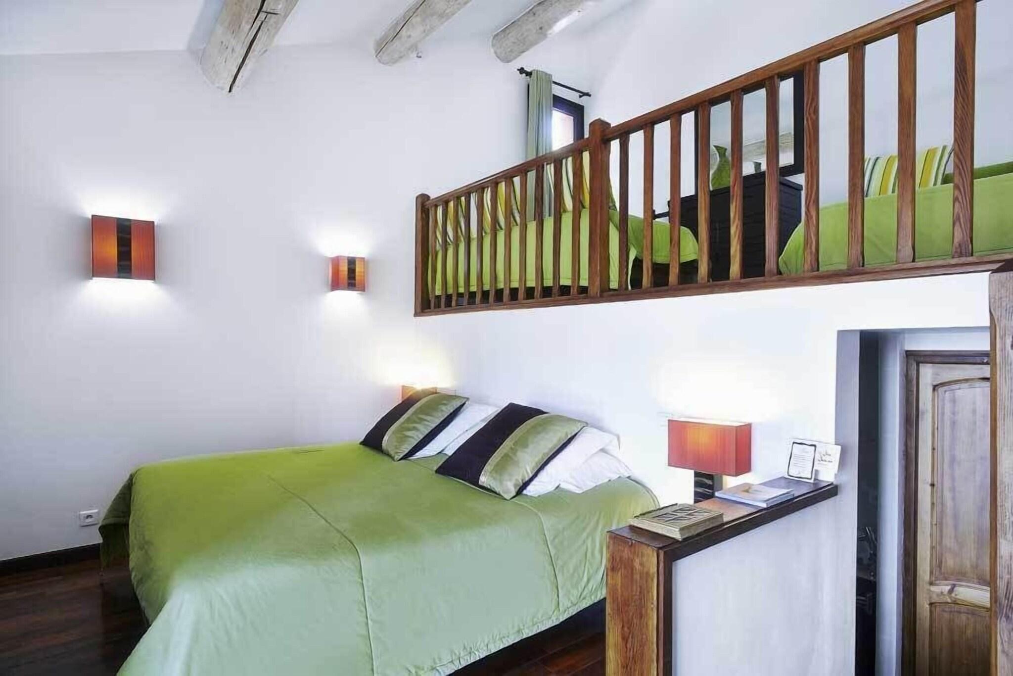 Double Queen Size Bed