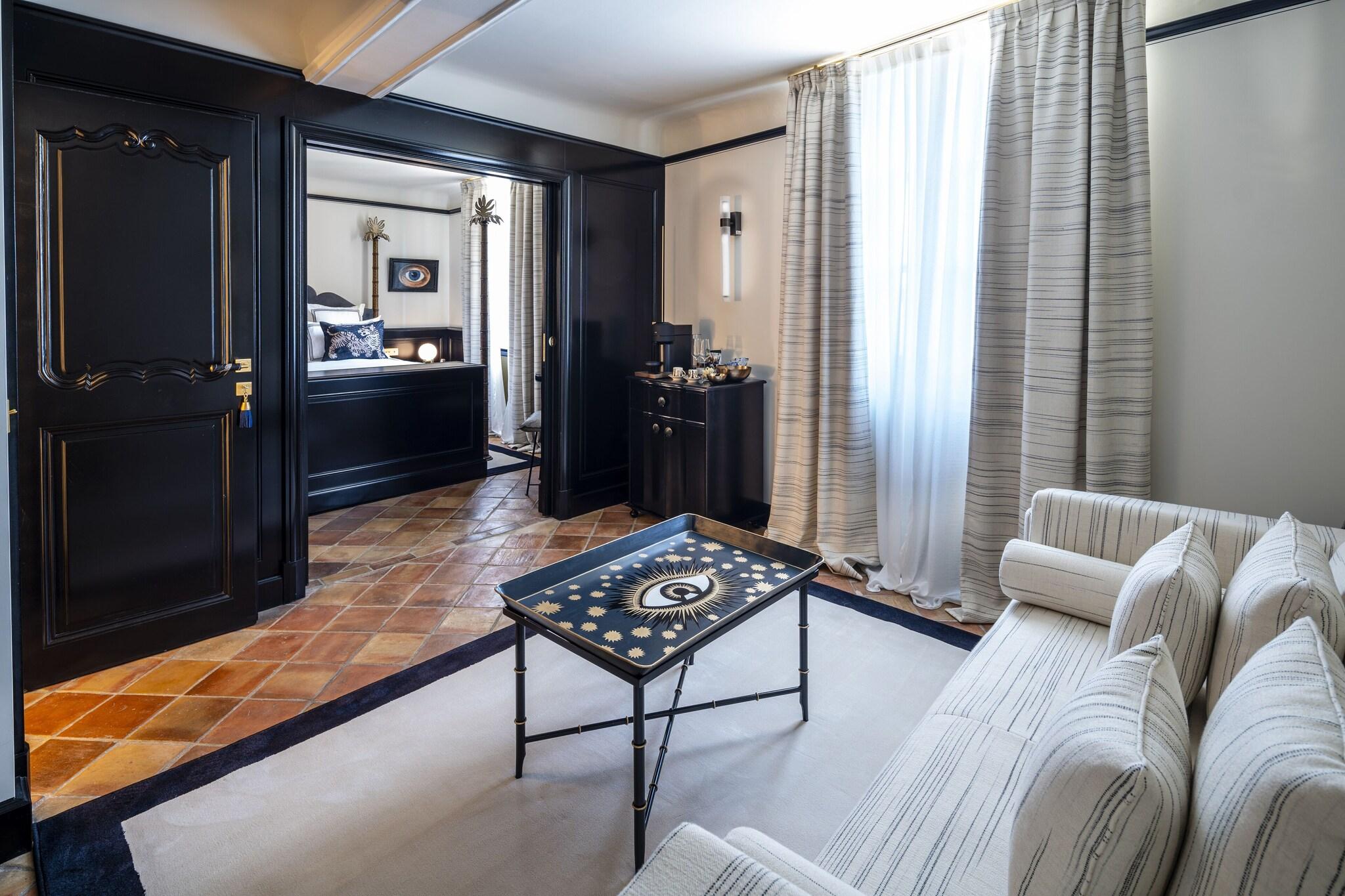 Junior Suite Queen Size Bed