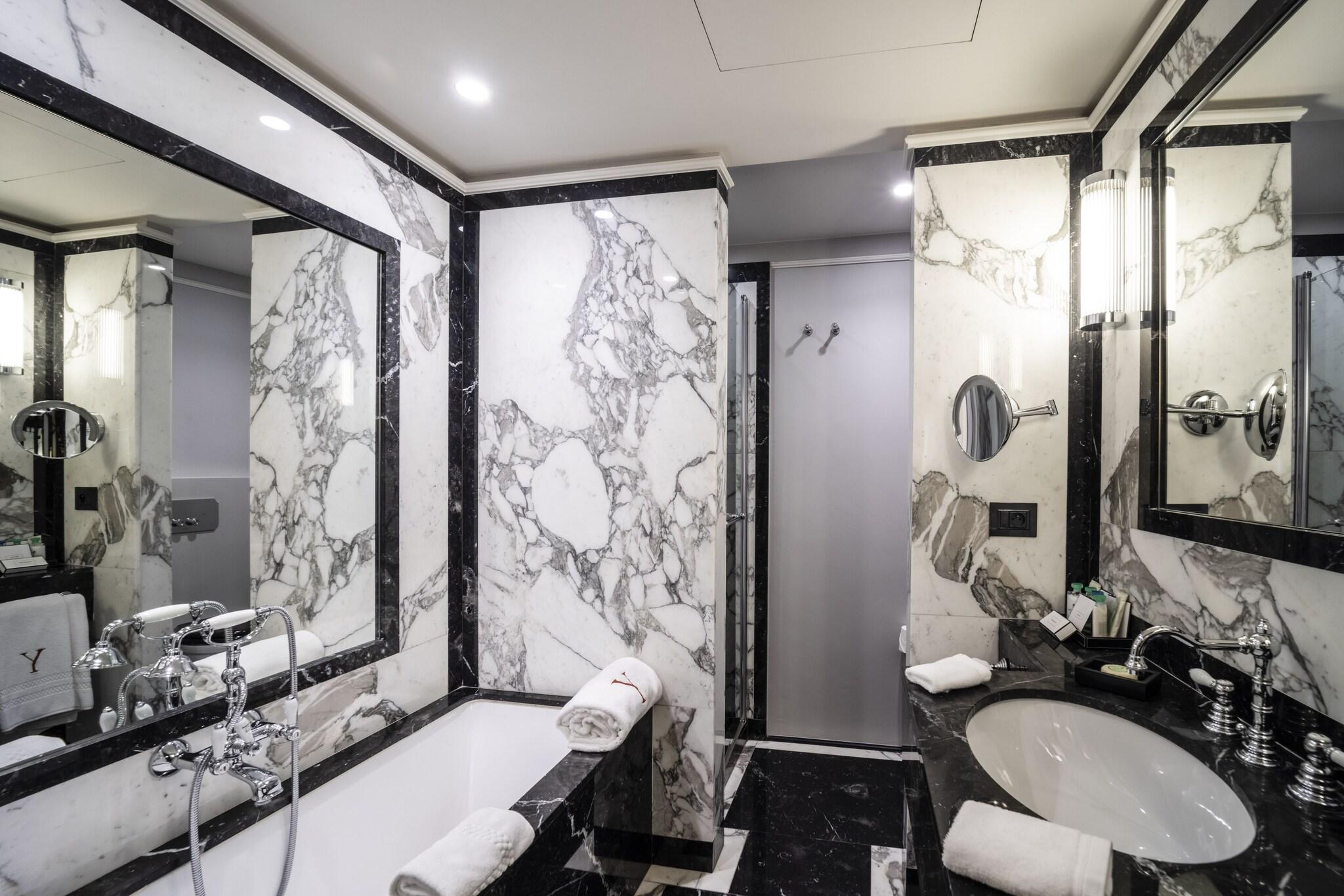 Double Superior Queen Bed