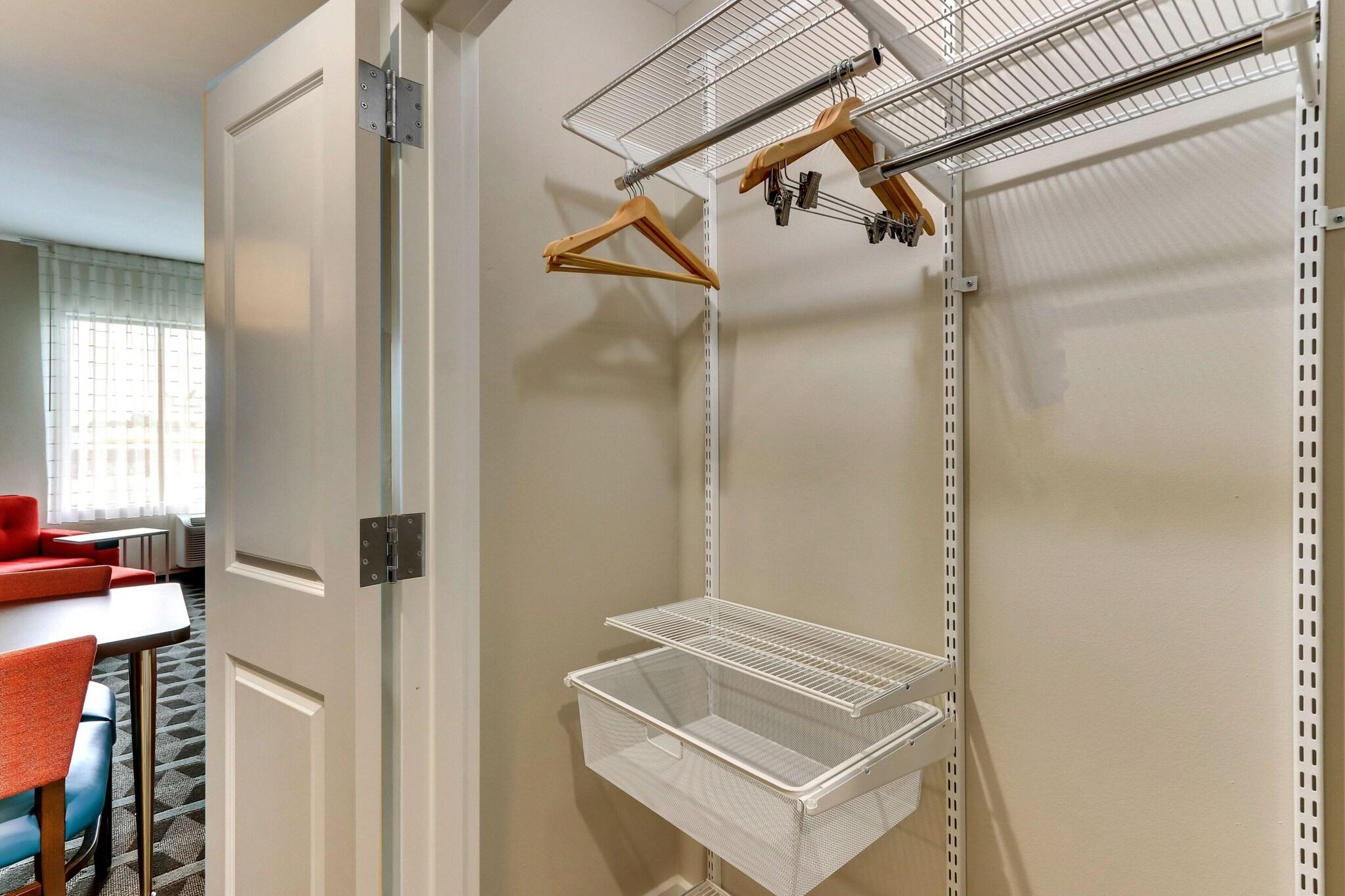 Studio Two Queen Beds