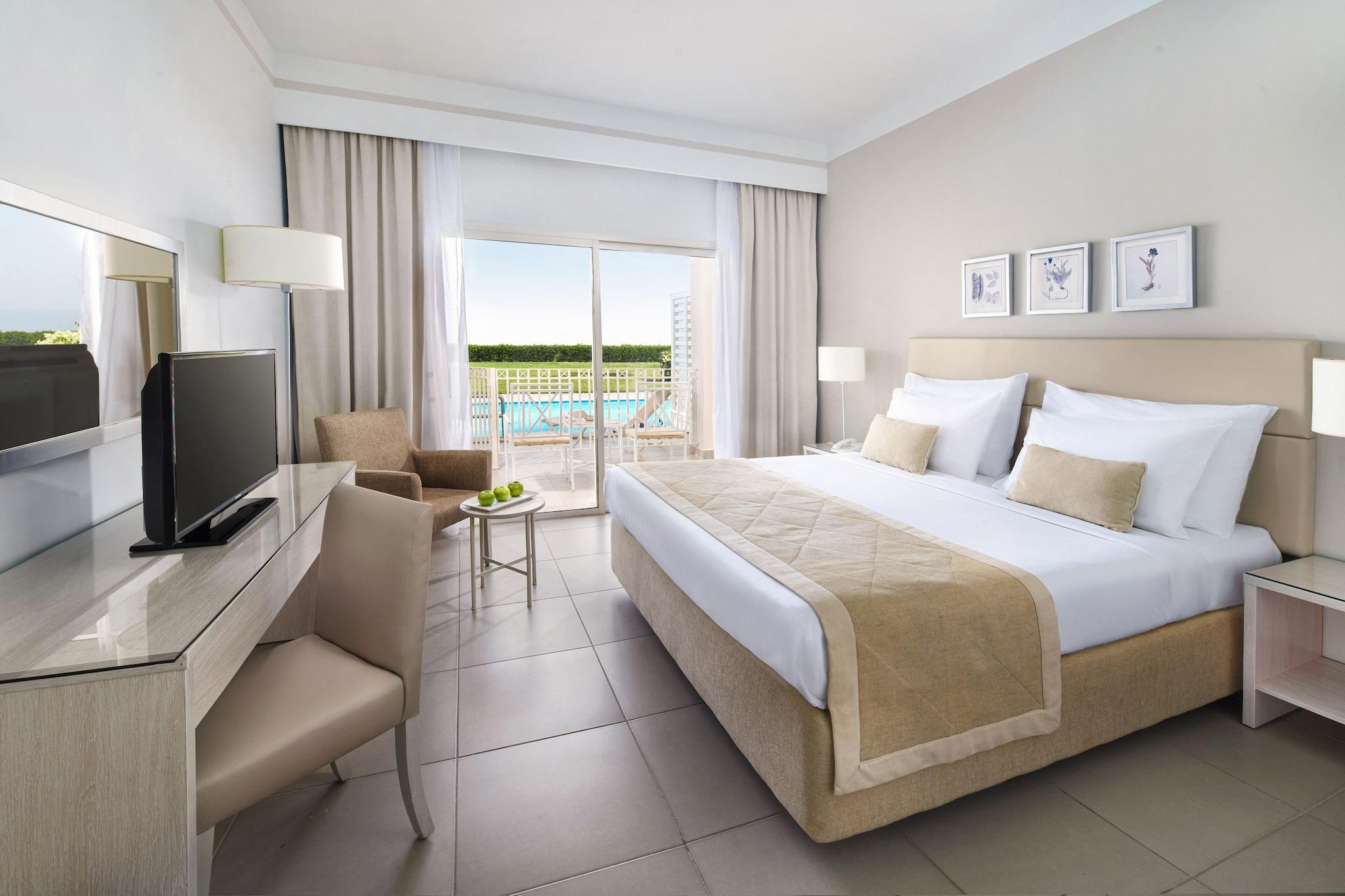 Double or Twin Deluxe Pool View