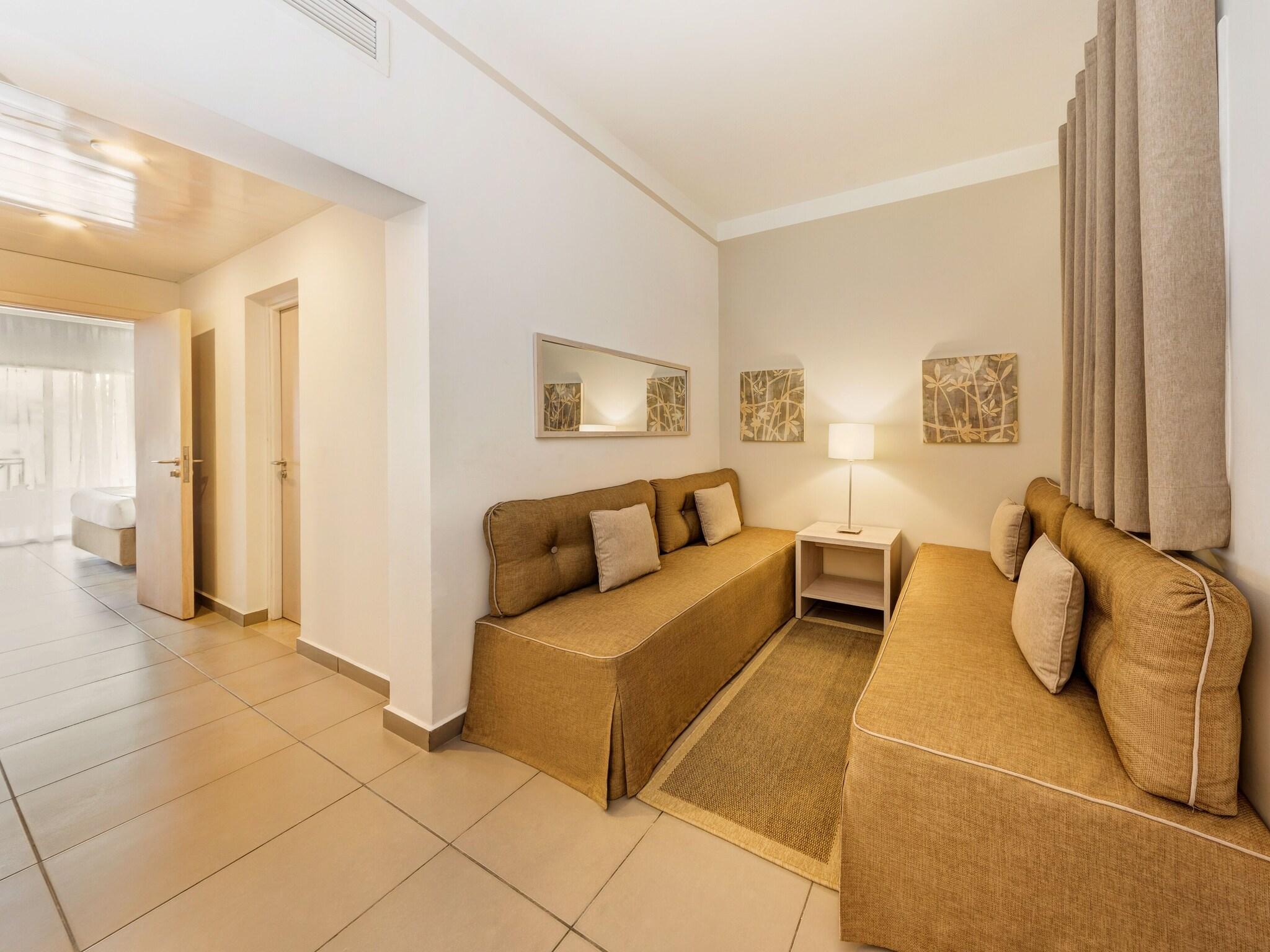 Family Room Garden View