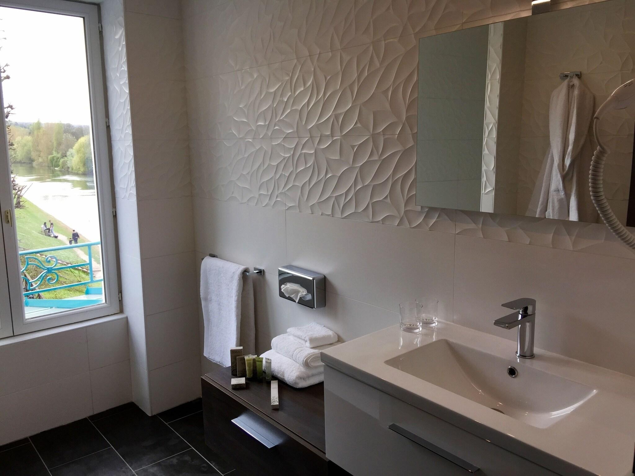 Family Room Queen Size Bed