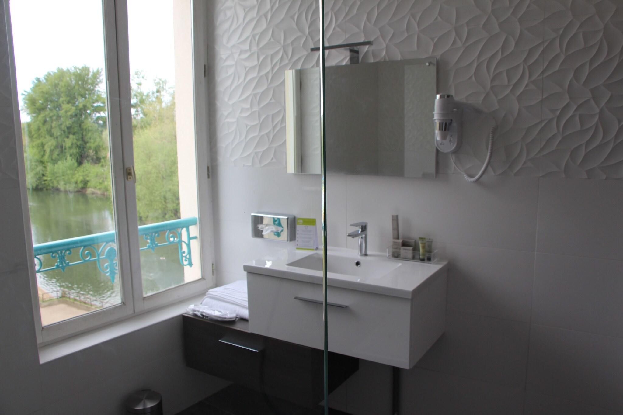 Double Superior Queen Bed