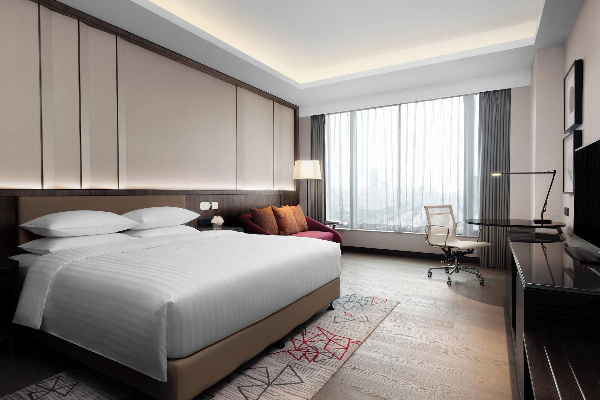 Double Deluxe King Bed