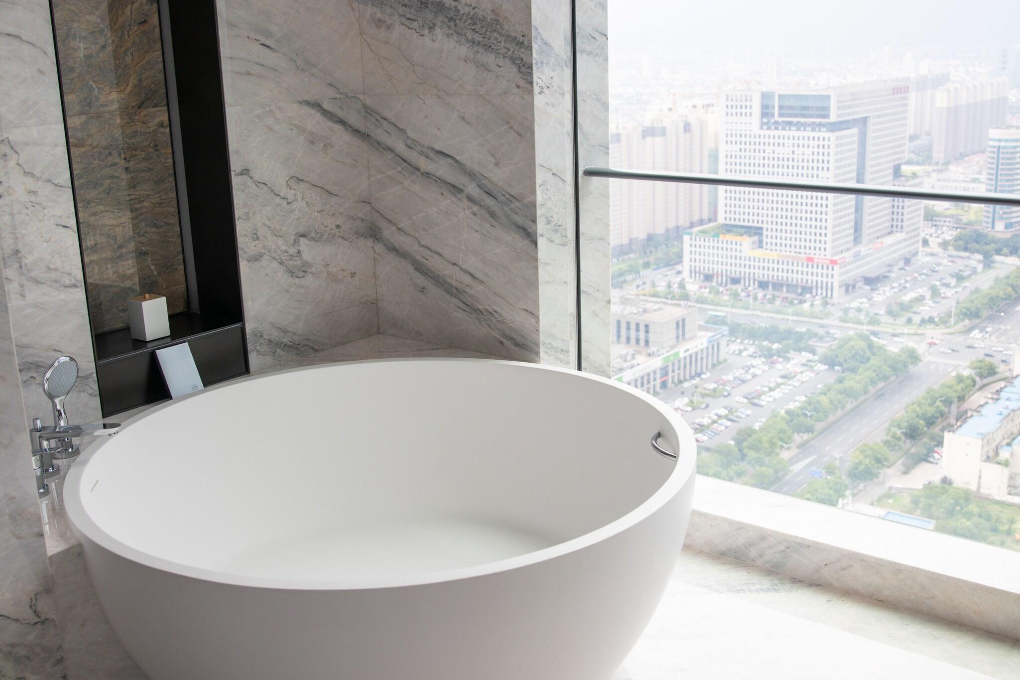 Suite City View King Bed