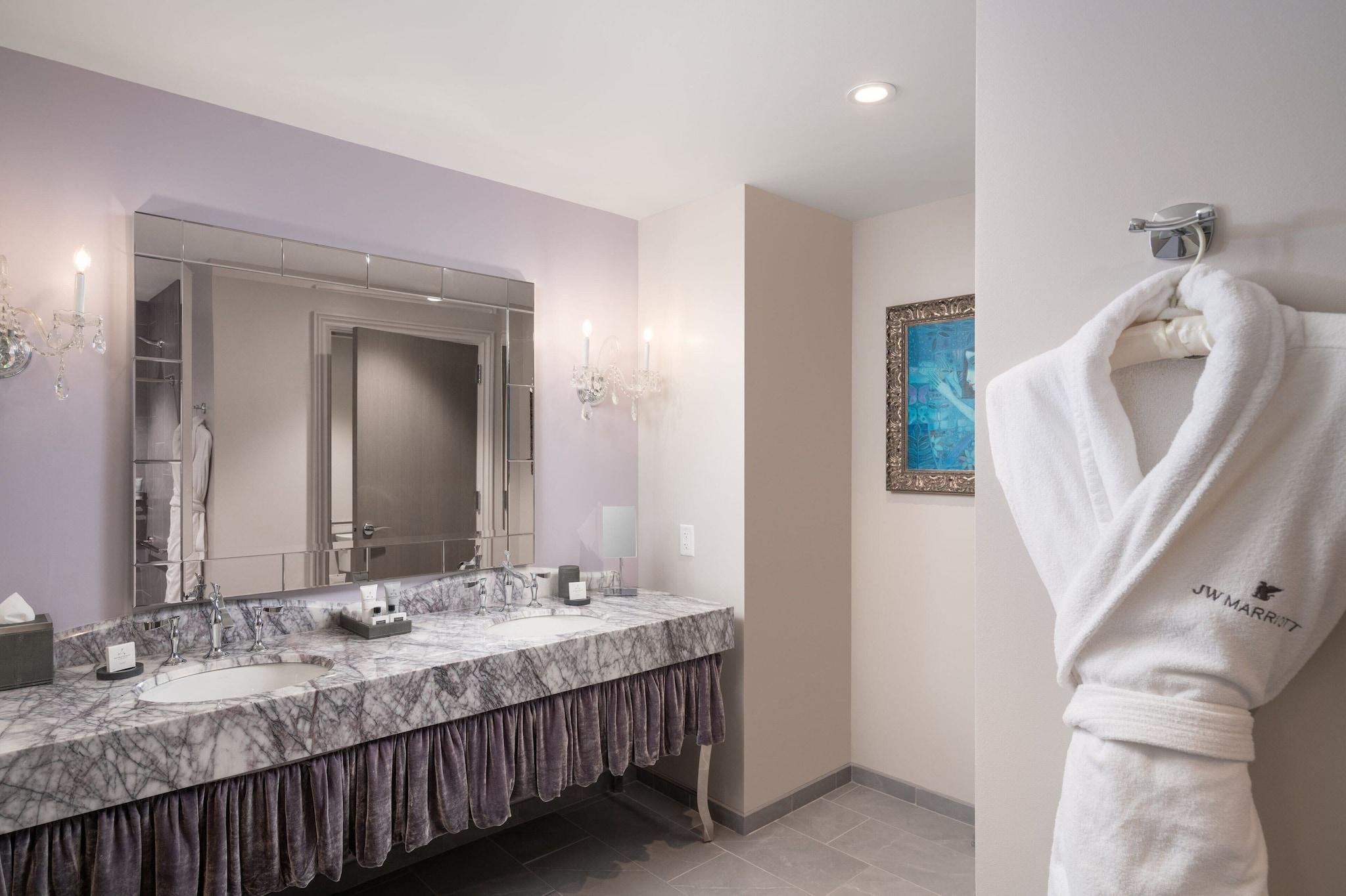 Double King Bed Non Smoking