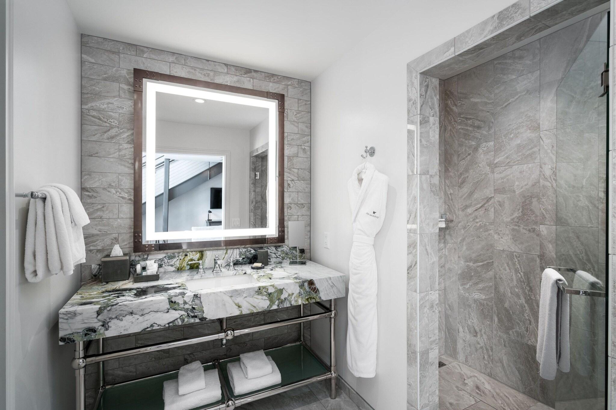 Double King Bed Non Smoking