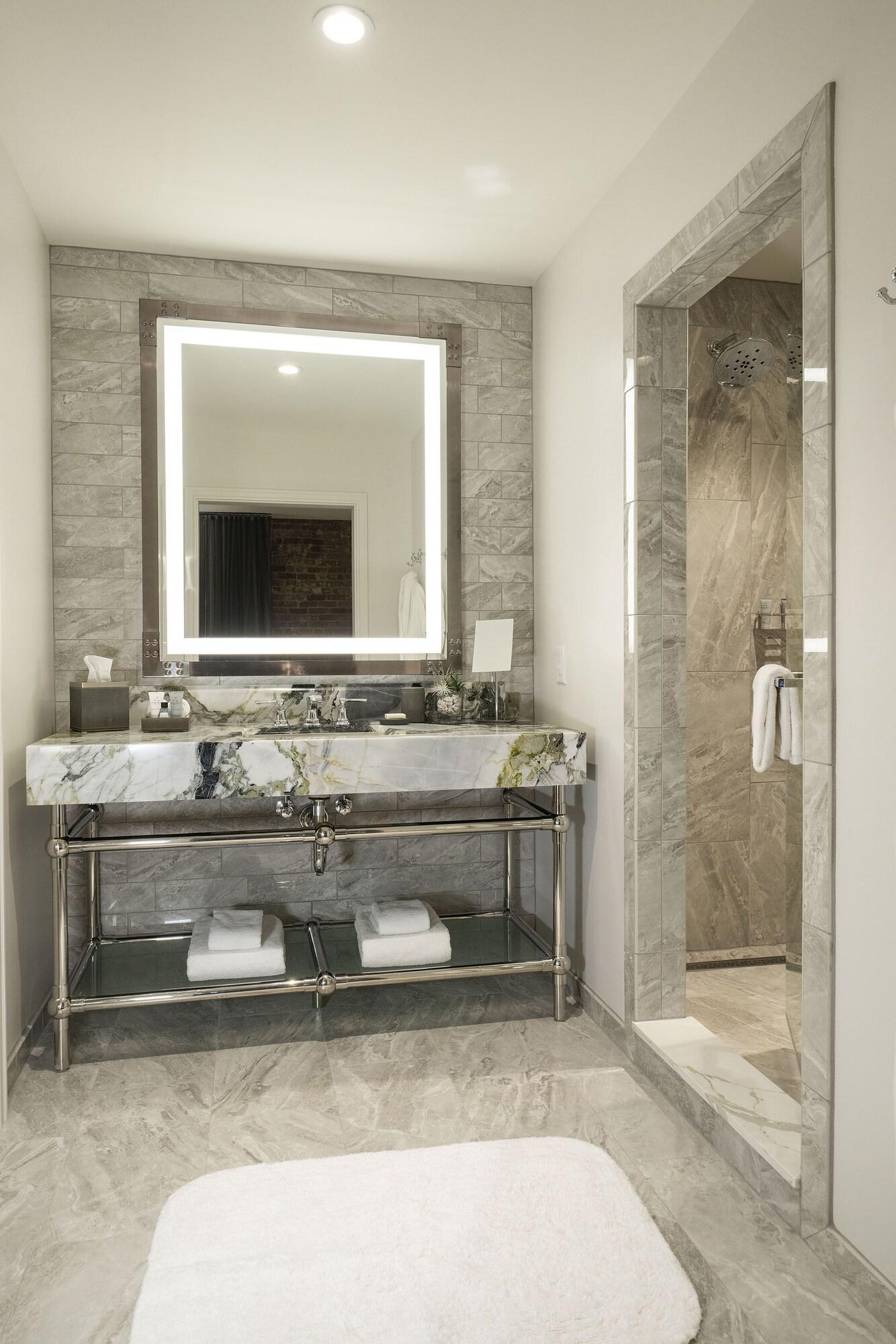 Double King Bed Non Smoking