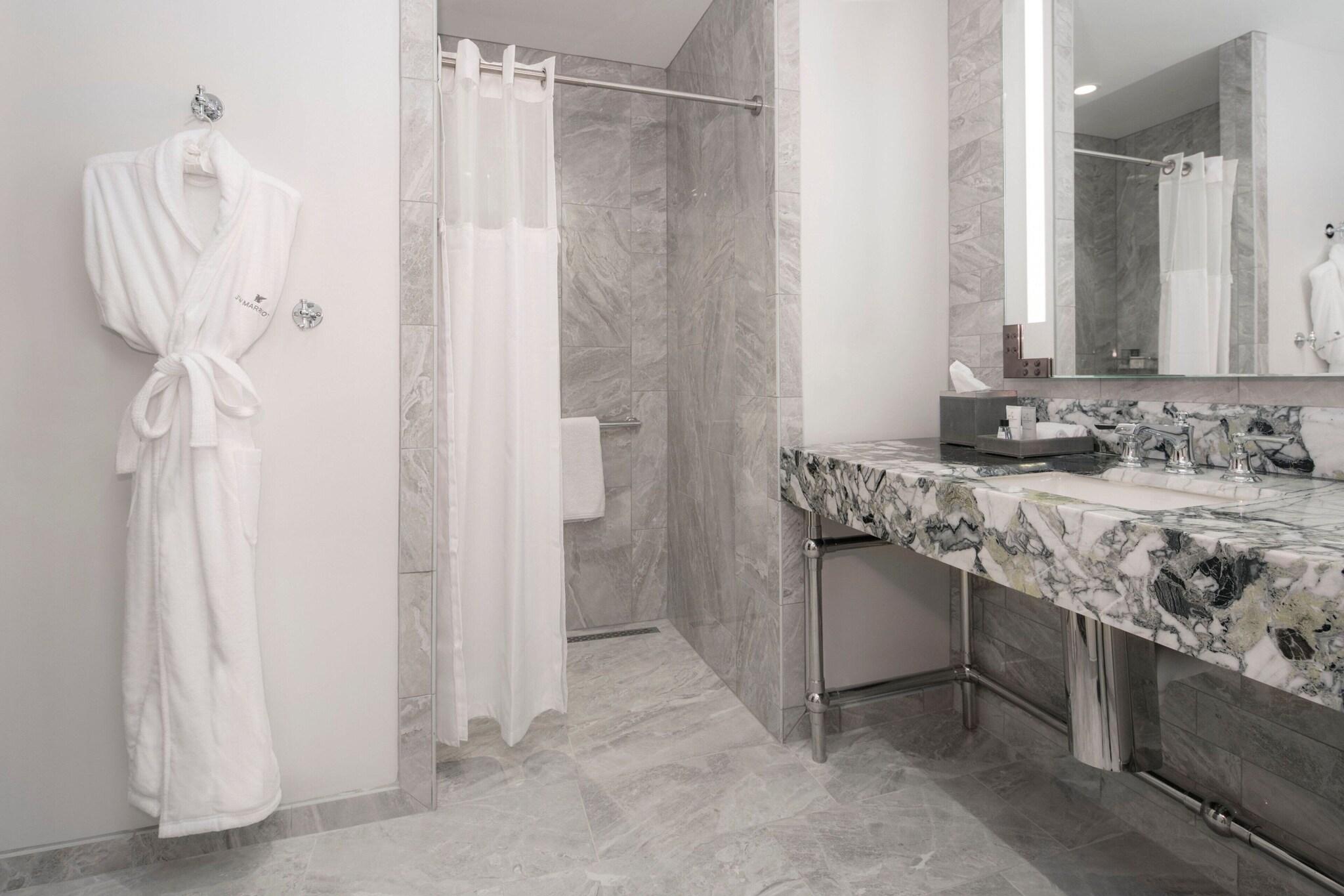 Double King Bed Non Smoking