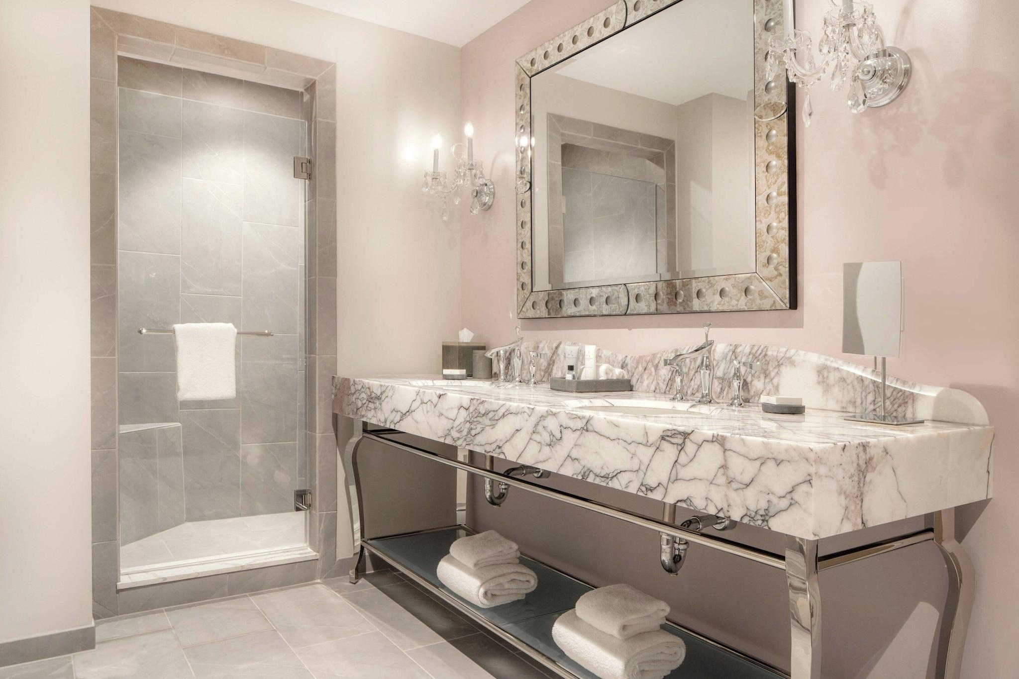 Double King Bed Non Smoking