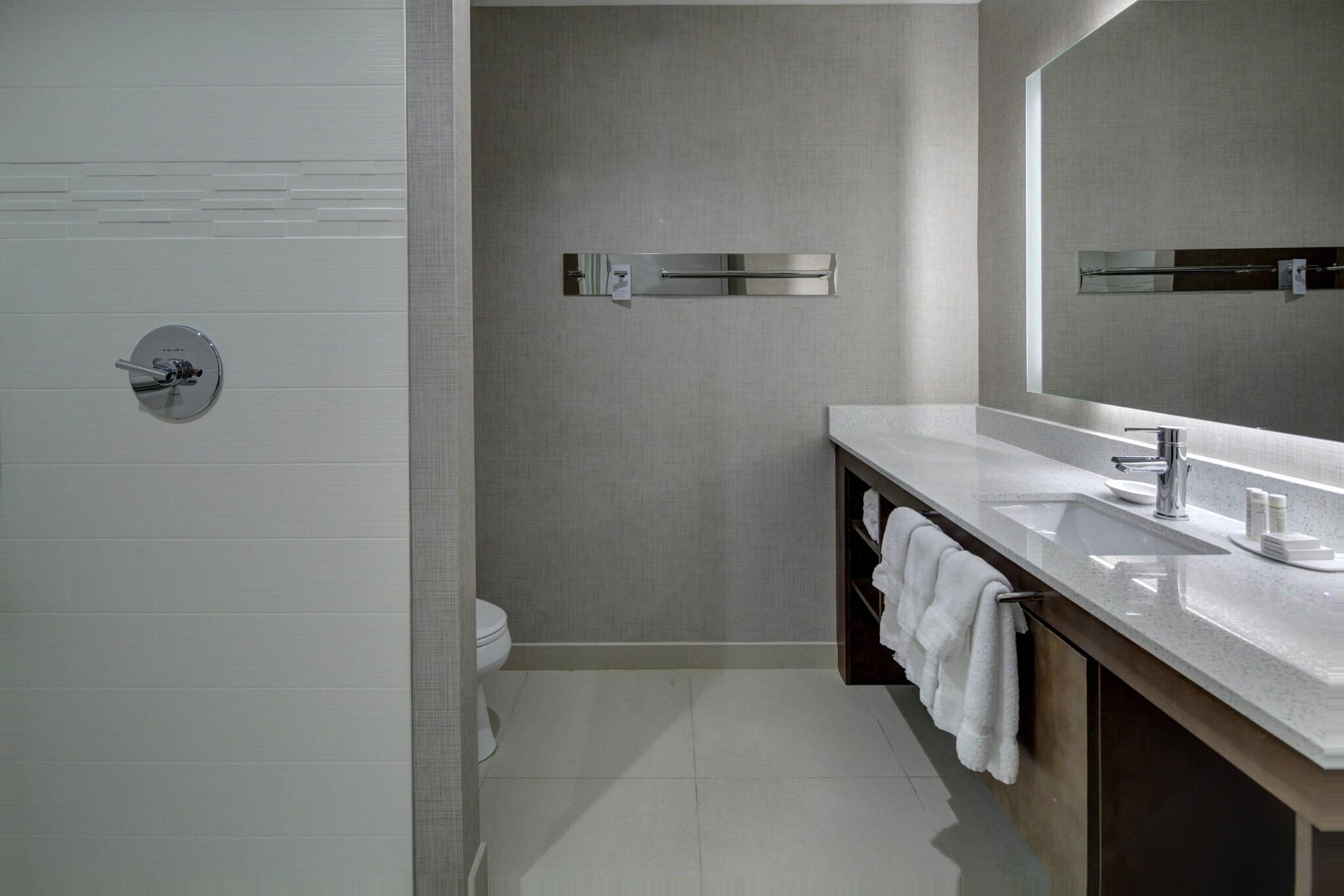 Studio Two Queen Beds