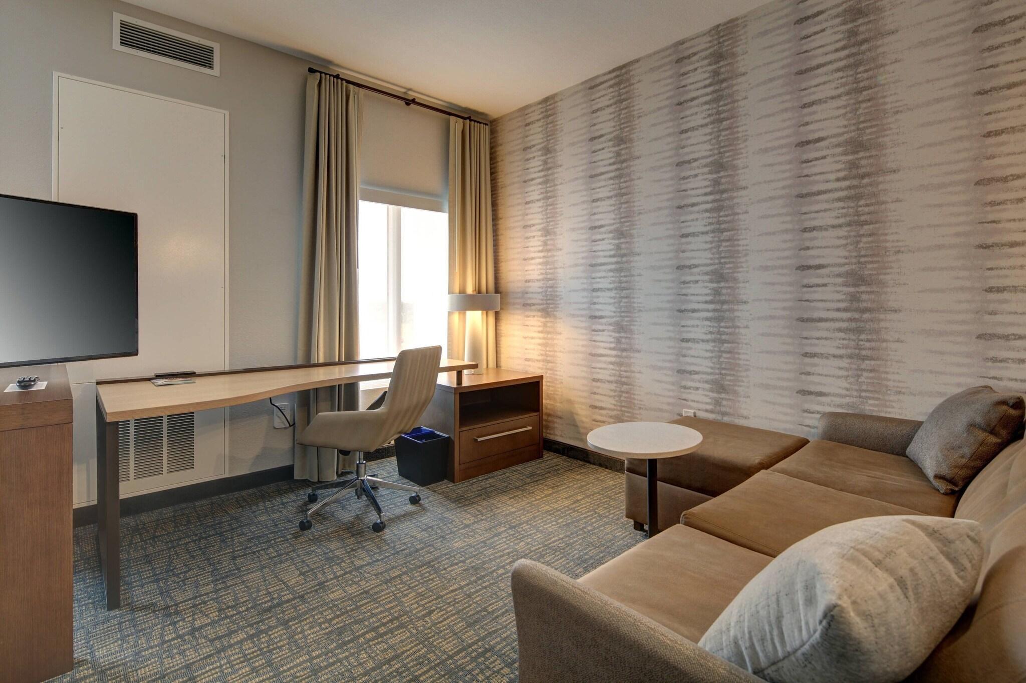 Studio Two Queen Beds