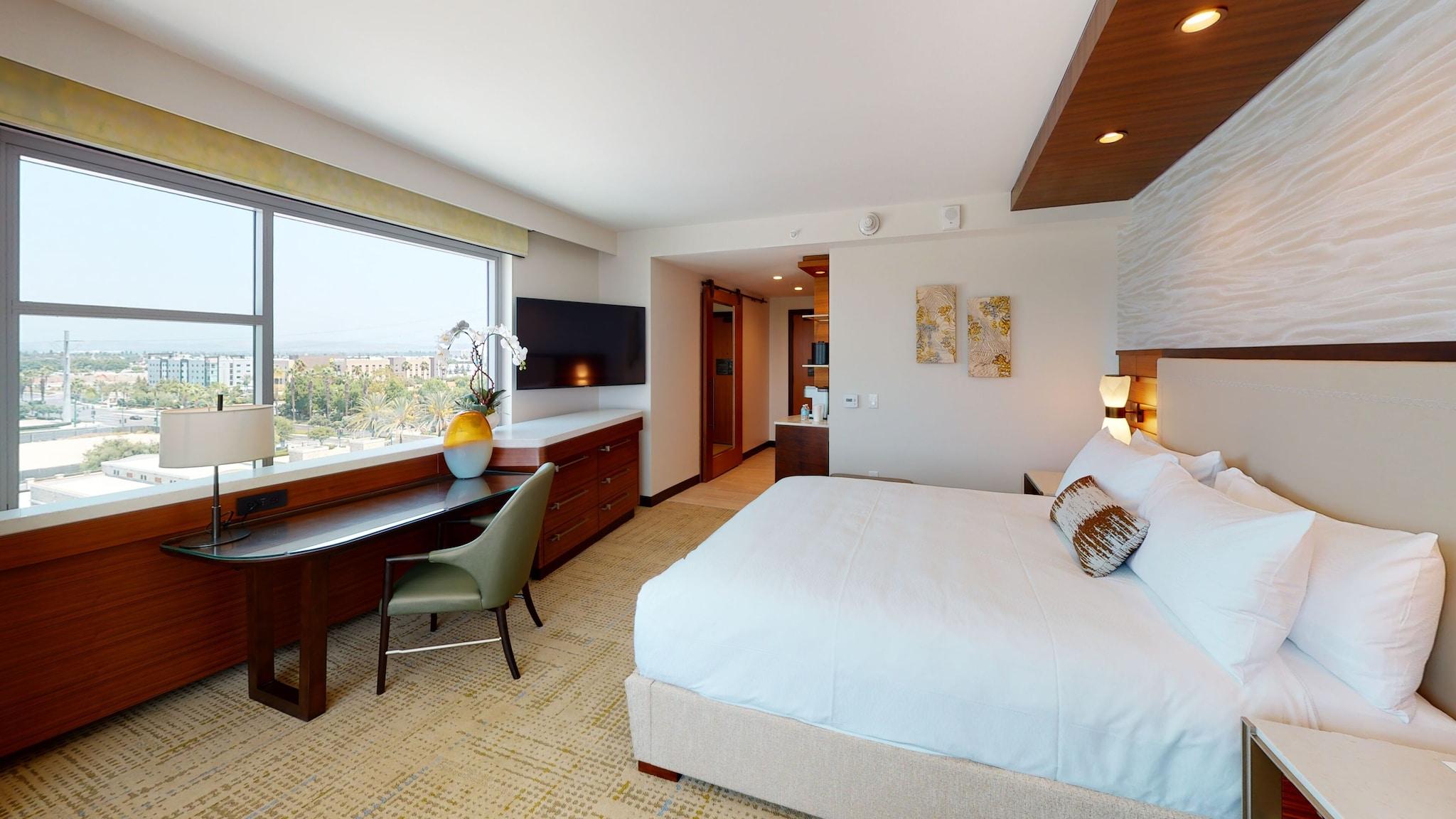 Double Deluxe King Bed