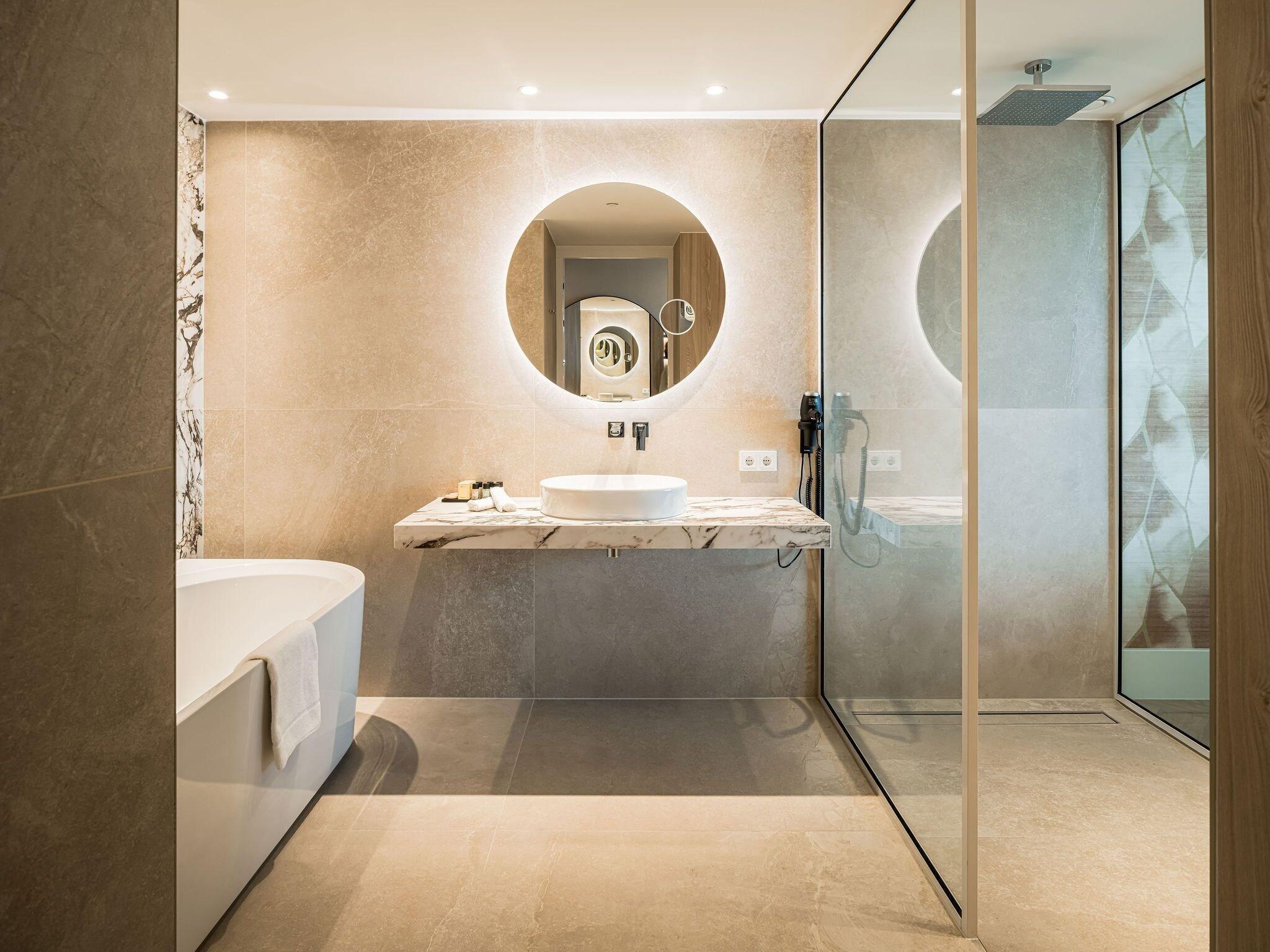 Double Deluxe King Bed