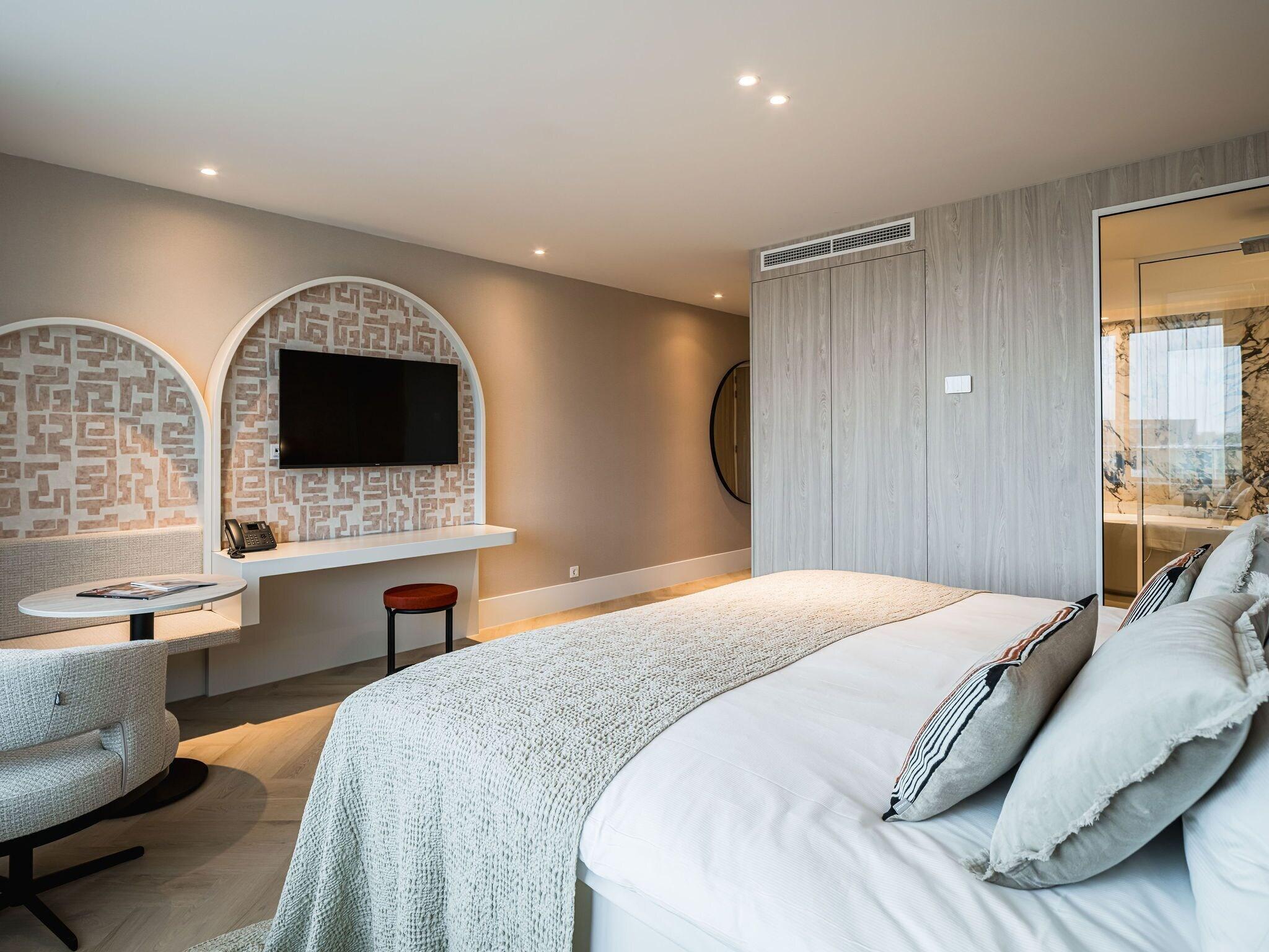 Double Deluxe King Bed