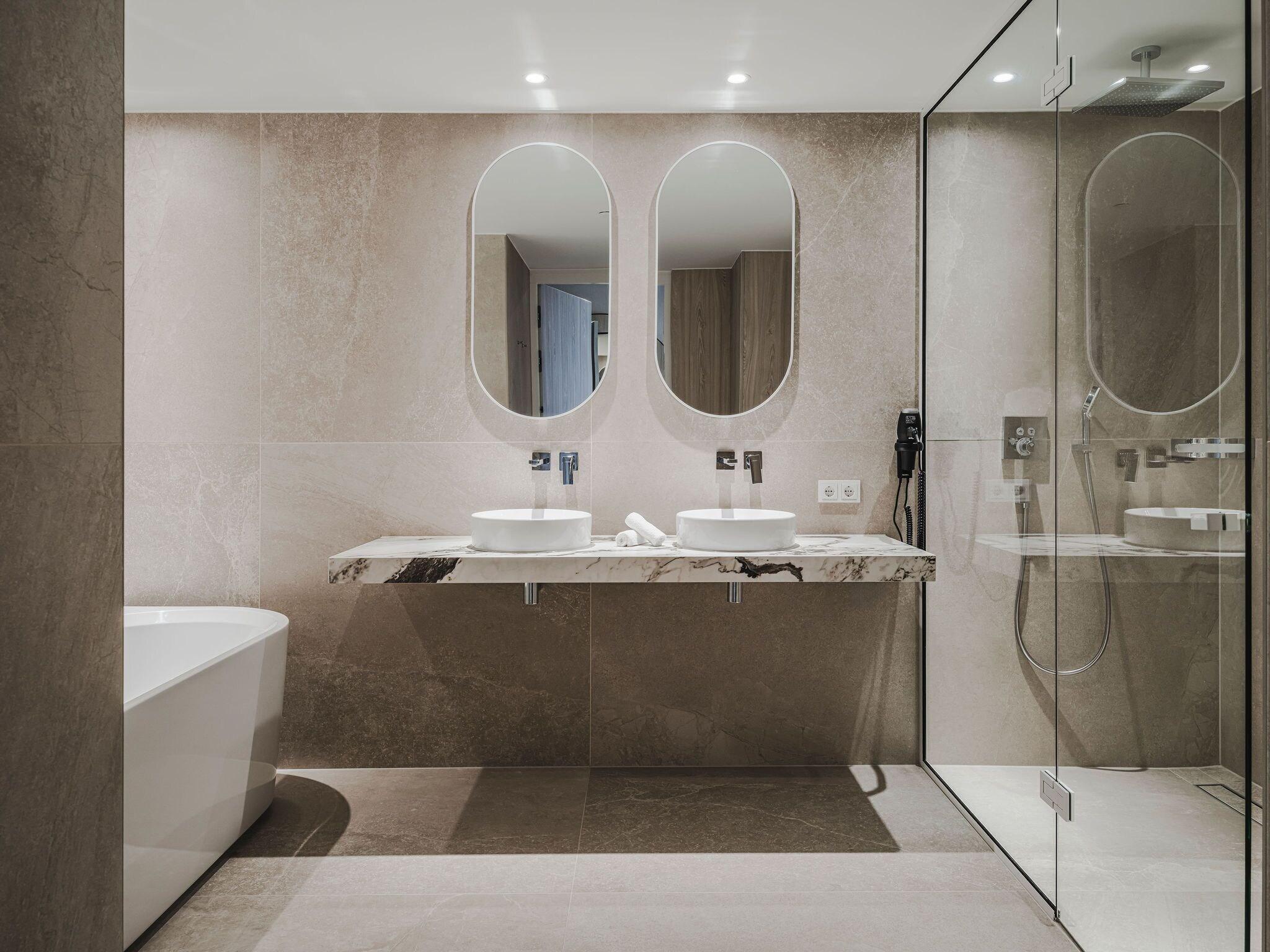 Family Room Deluxe King Bed