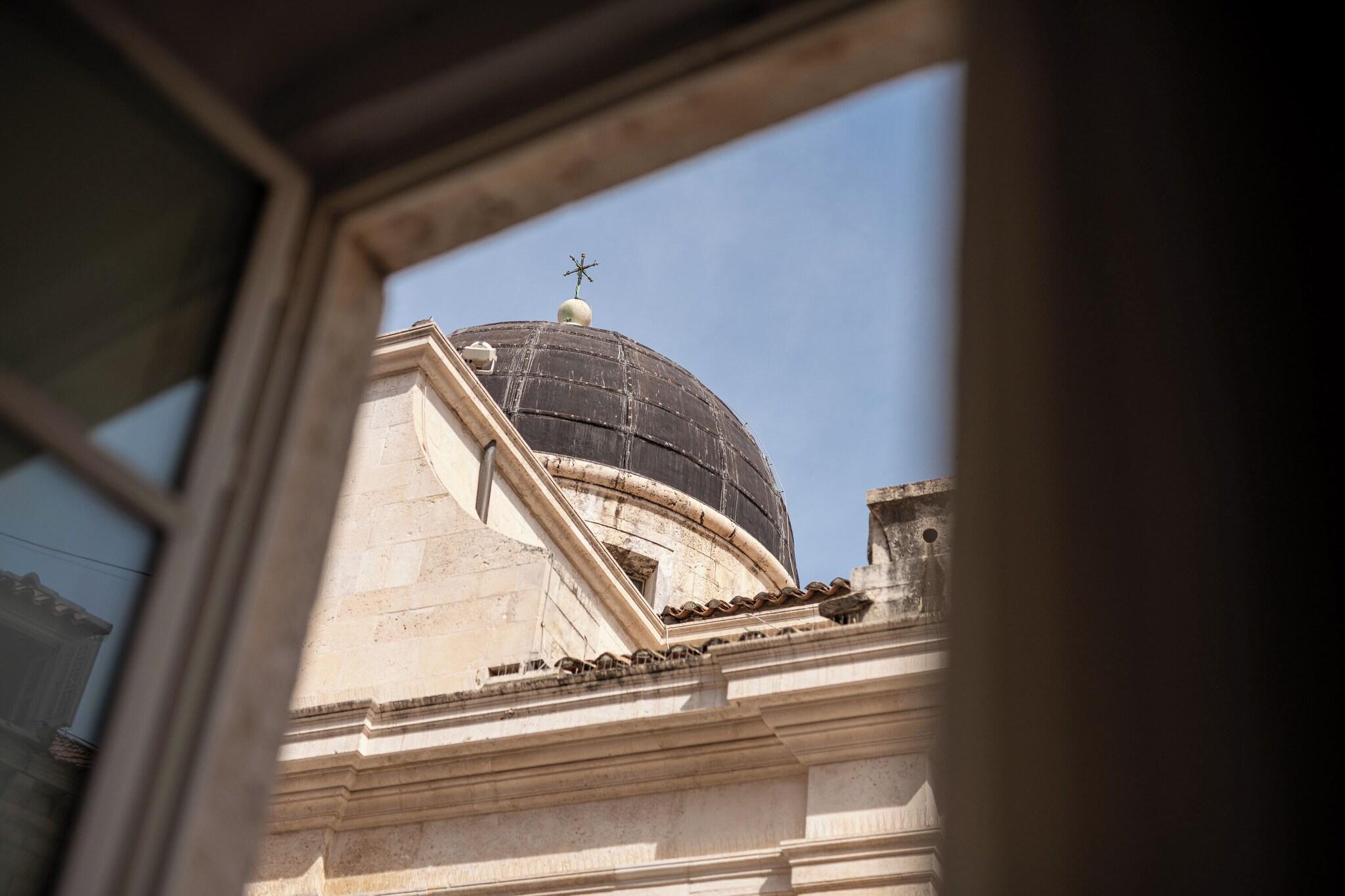 Studio Deluxe Queen Bed