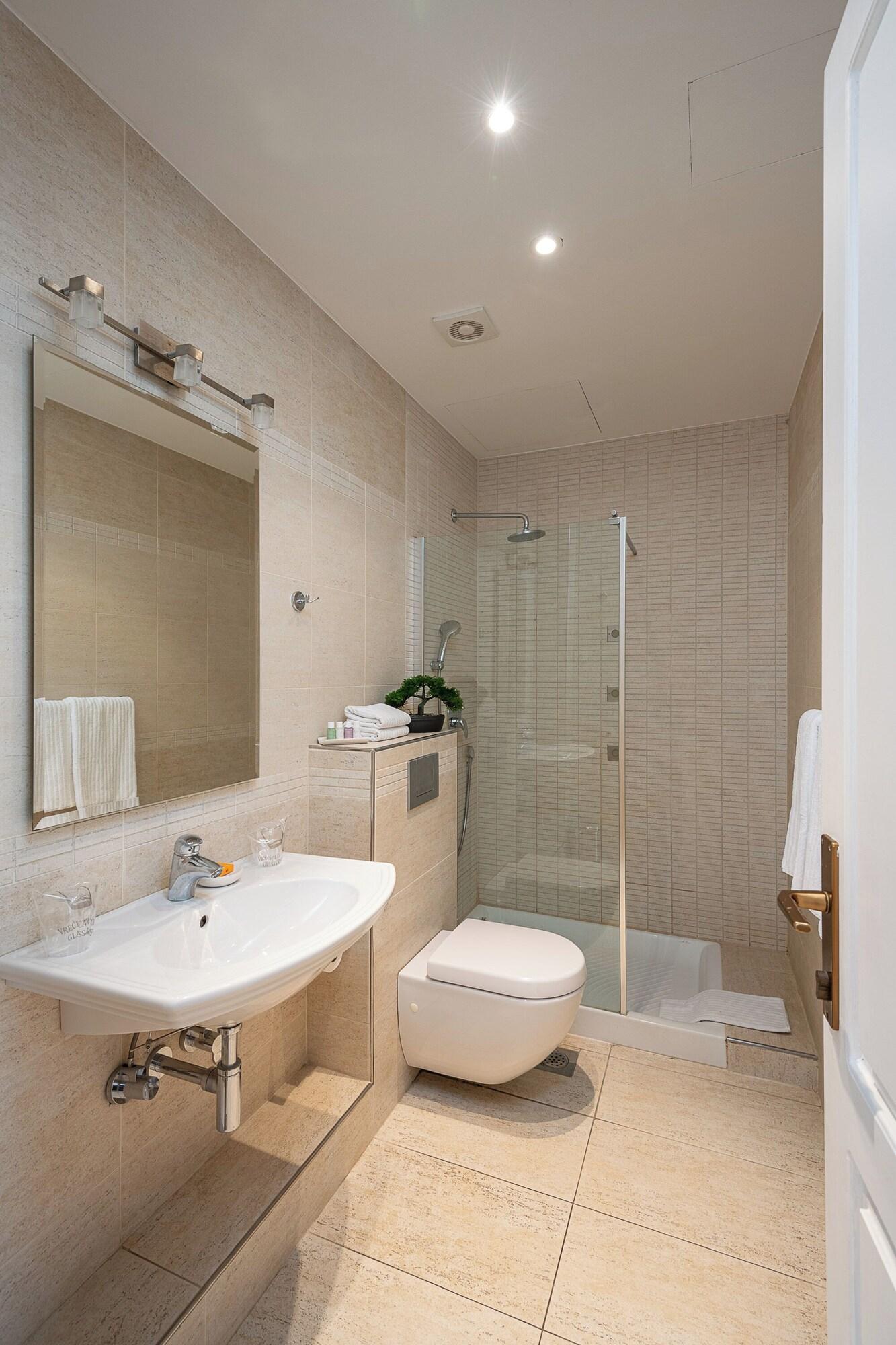 Studio Deluxe Queen Bed