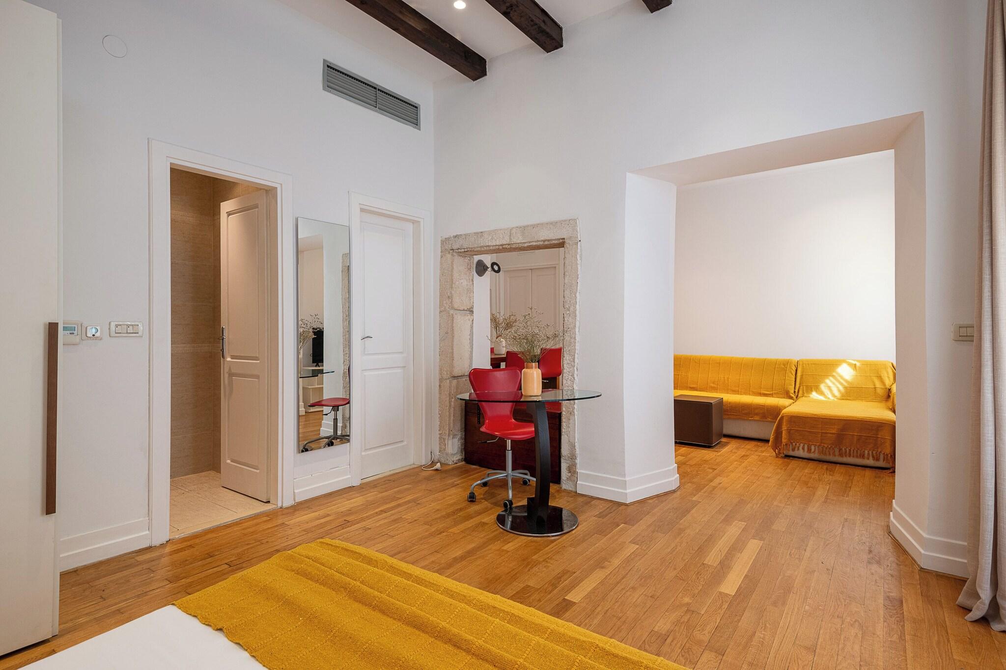 Studio Deluxe Queen Bed