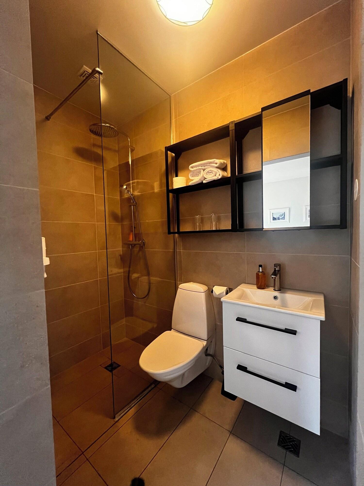 Double or Twin with Double Bed