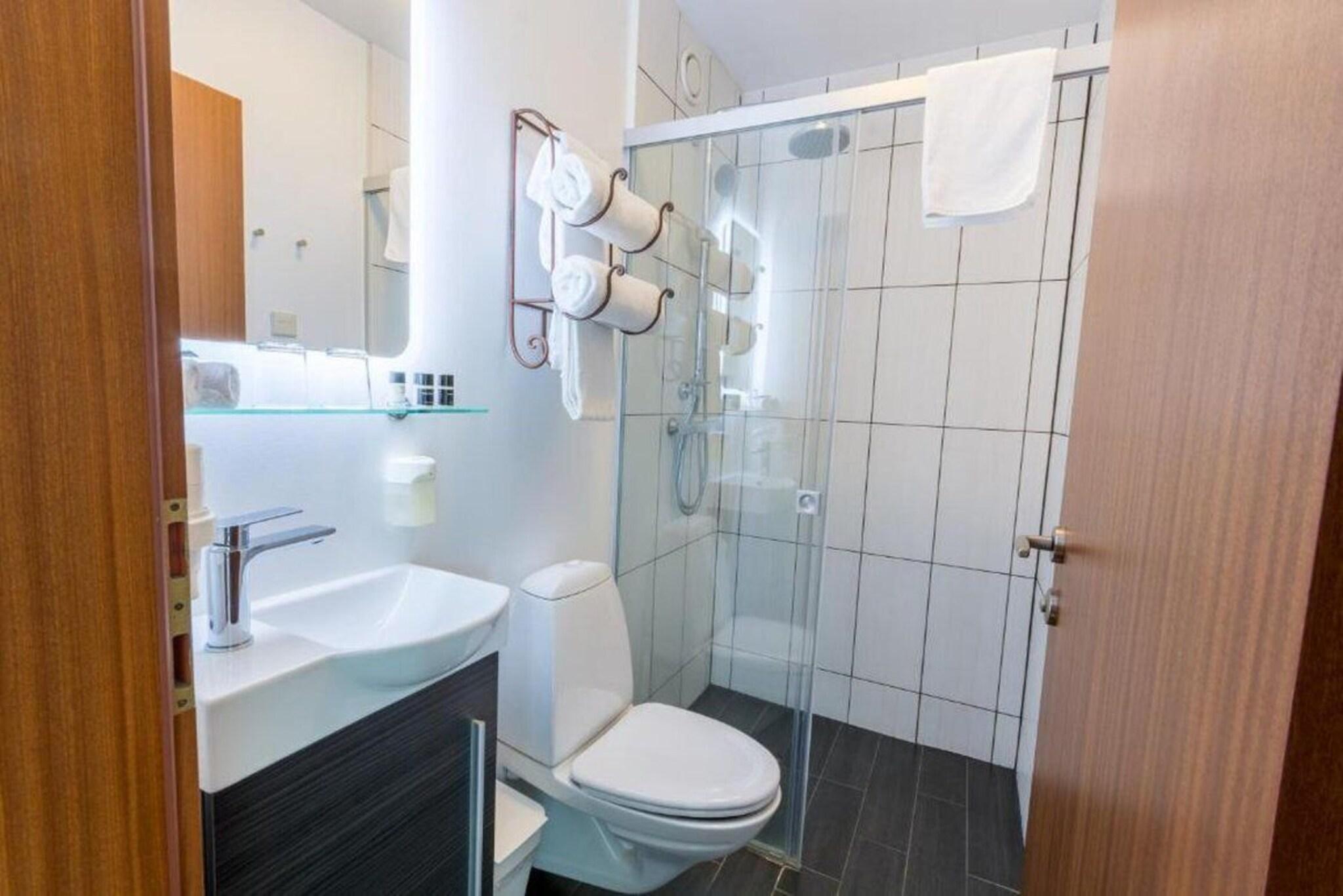 Double or Twin with Double Bed