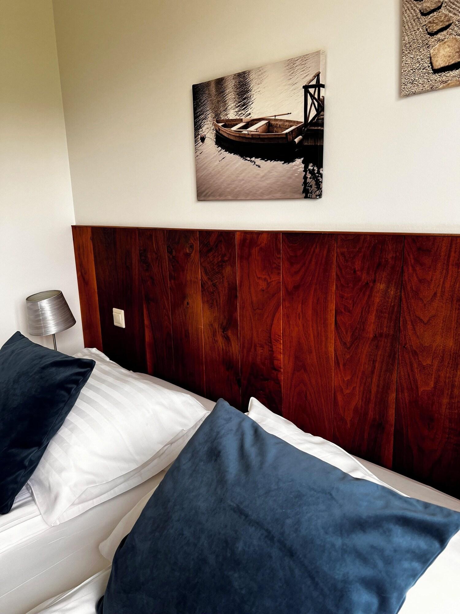 Double or Twin with Double Bed