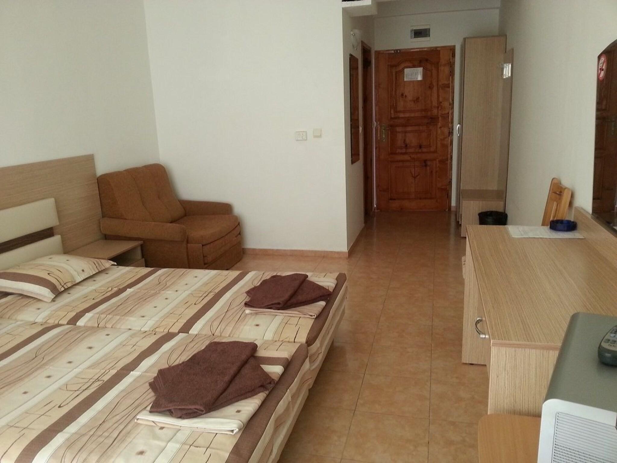 Double City View Queen Bed