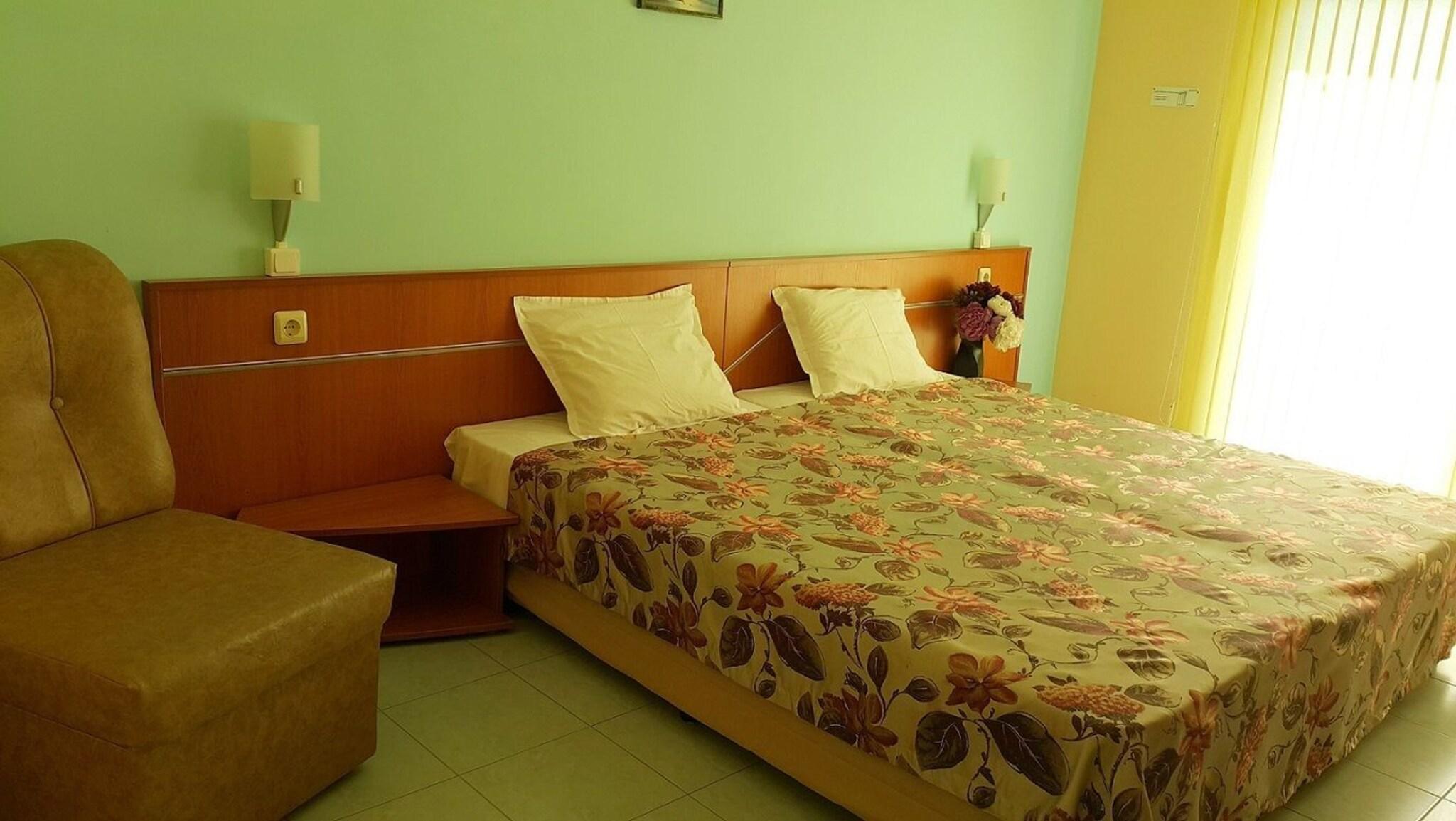 Double City View Queen Bed