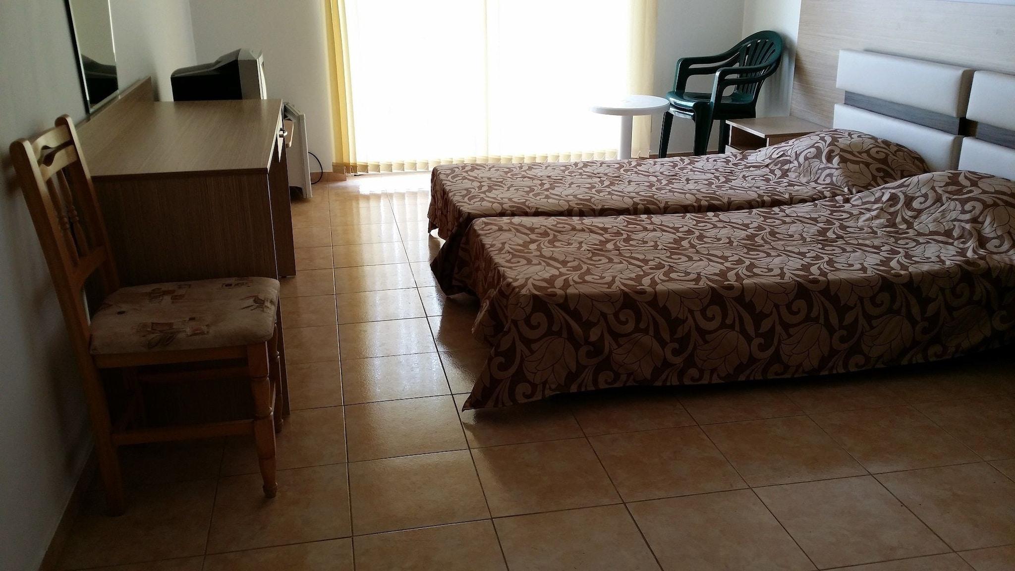 Double City View Queen Bed