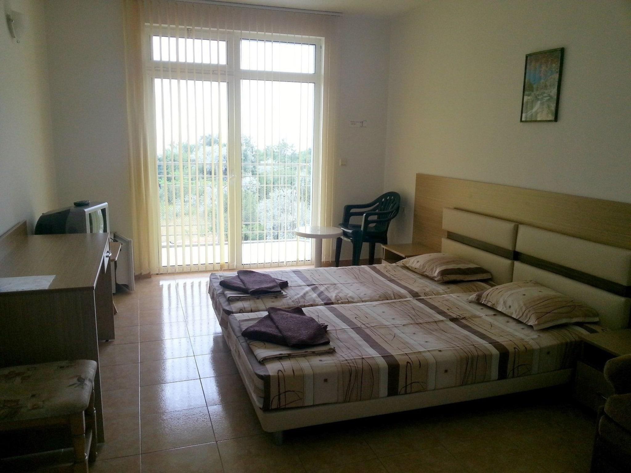 Double City View Queen Bed