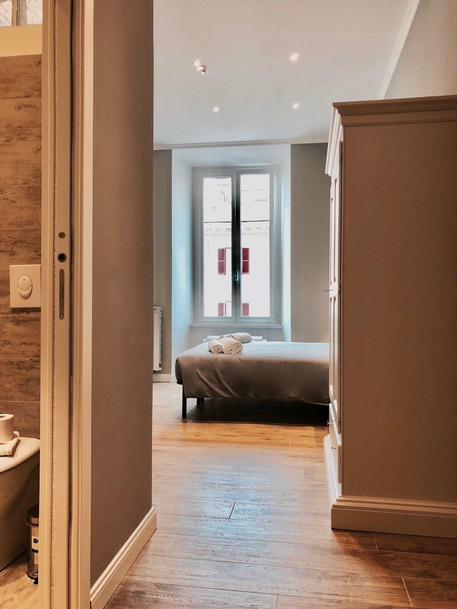 Studio Superior Queen Bed