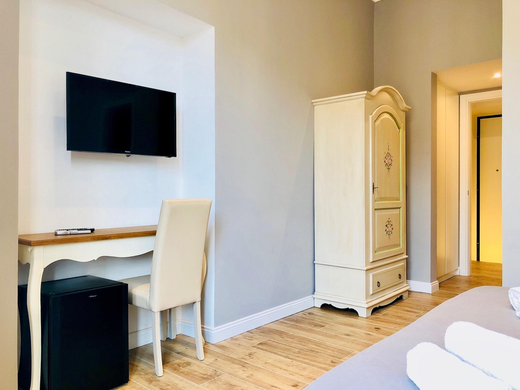 Double Queen Size Bed