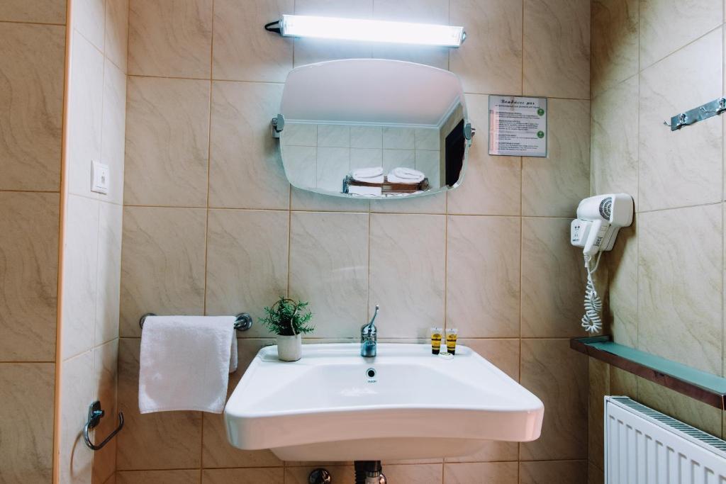 Twin Accessible Superior