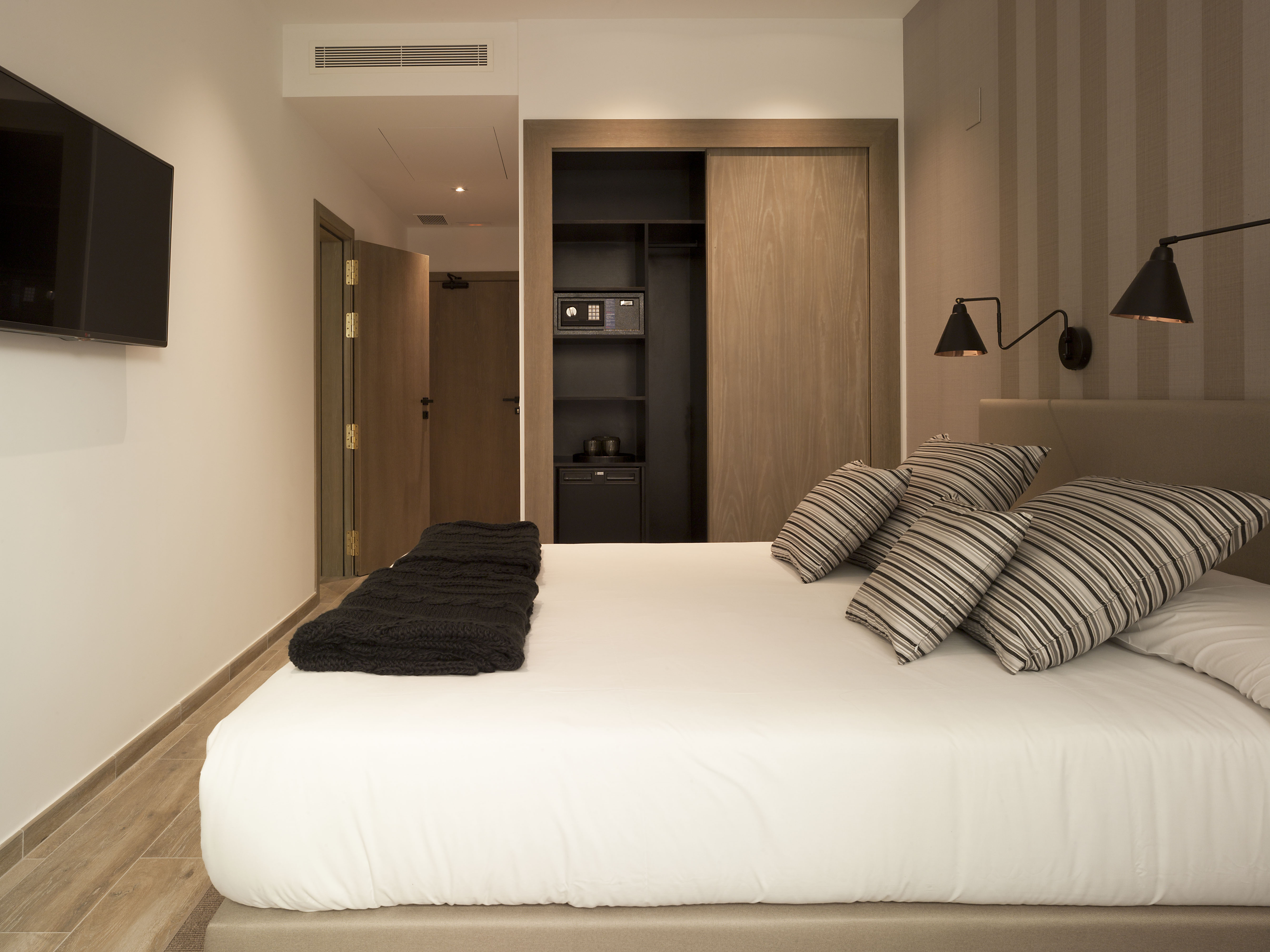 Double or Twin Classic One Bedroom